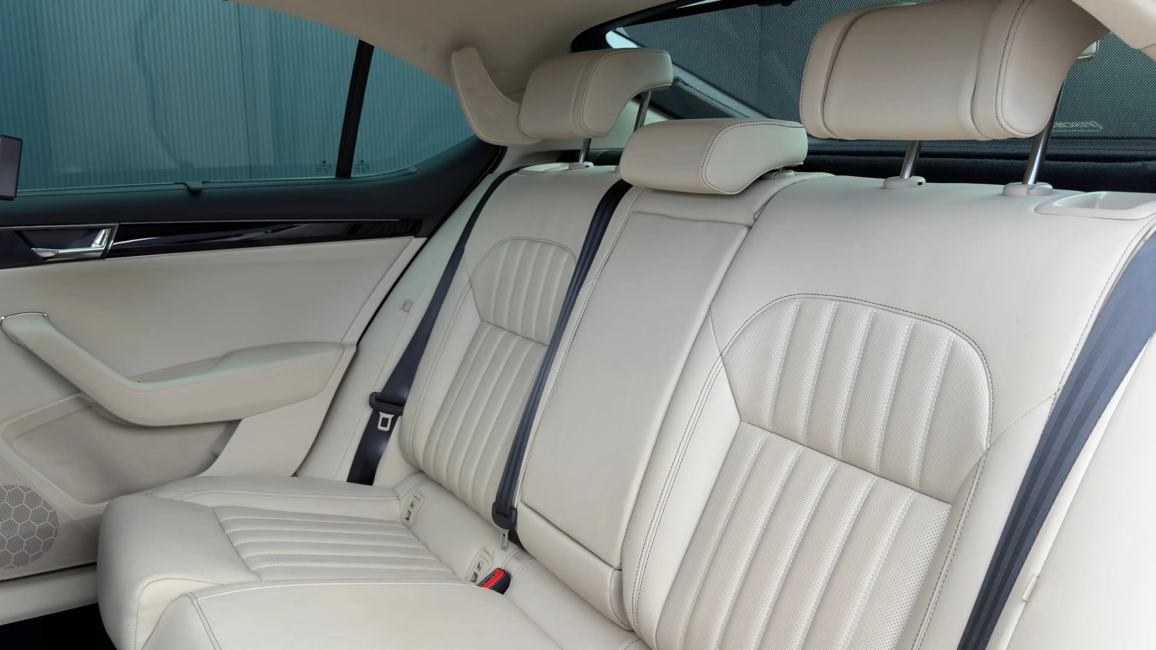 Skoda Superb 1.4 TSI 218pk iV Sportline Business | Laurin & Kle — photo 15