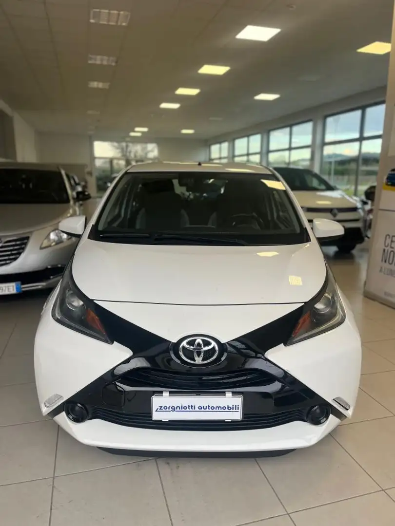 Toyota Aygo X Aygo 5p 1.0 x-wave Bordeaux tss Bianco - 2