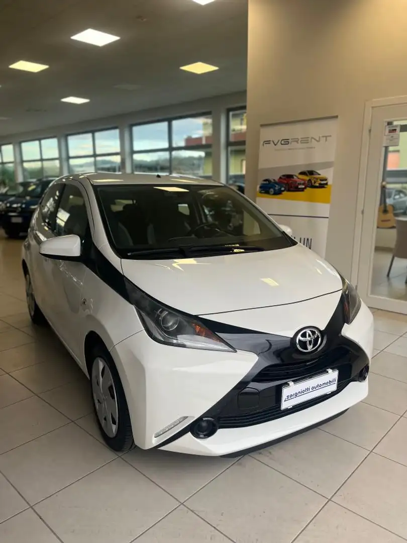 Toyota Aygo X Aygo 5p 1.0 x-wave Bordeaux tss Bianco - 1