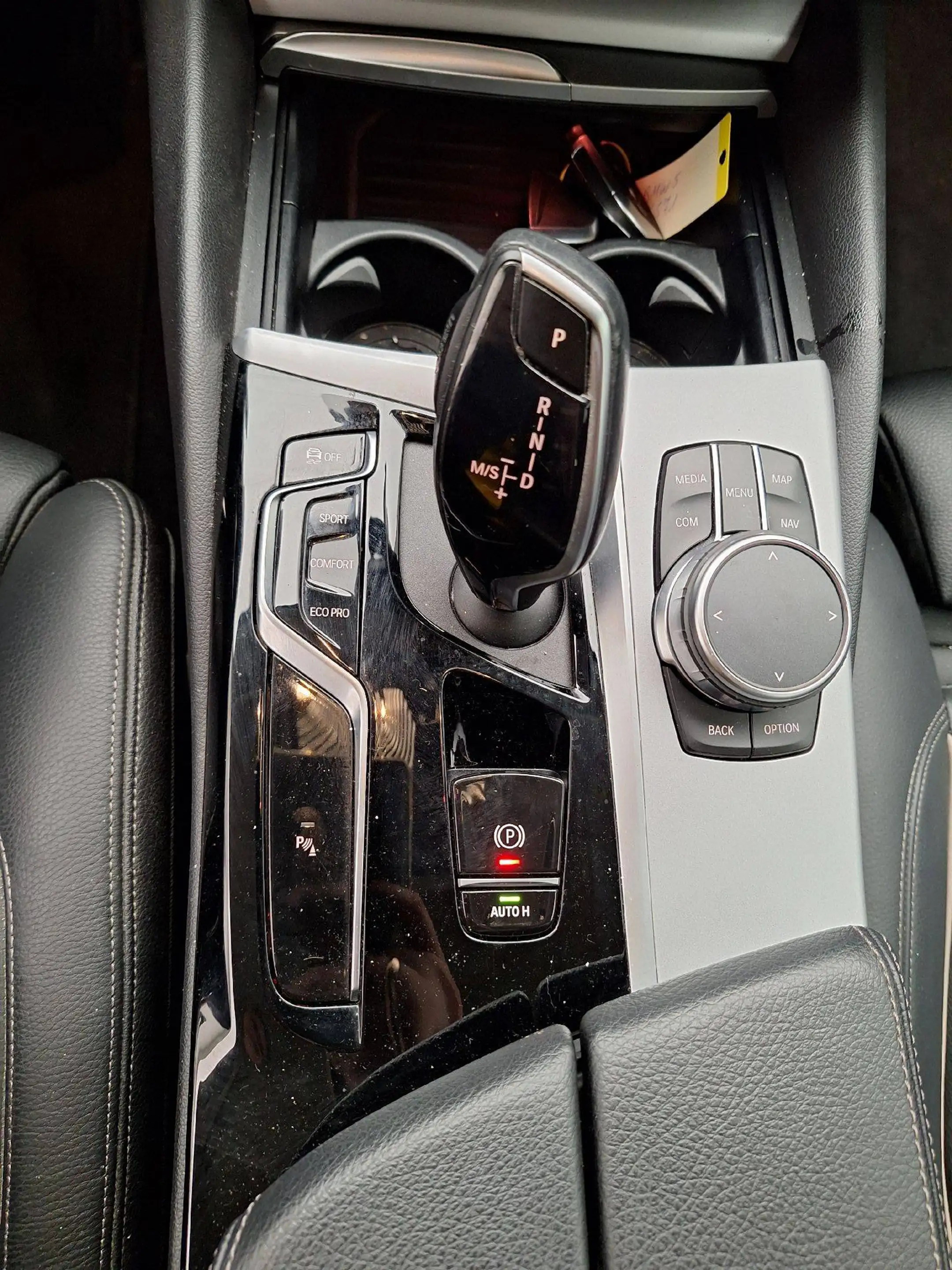BMW 518 dA Touring **CUIR NAPPA-NAVI-CAMERA-DIGITAL COCKPIT-ATTELAGE** — photo 12