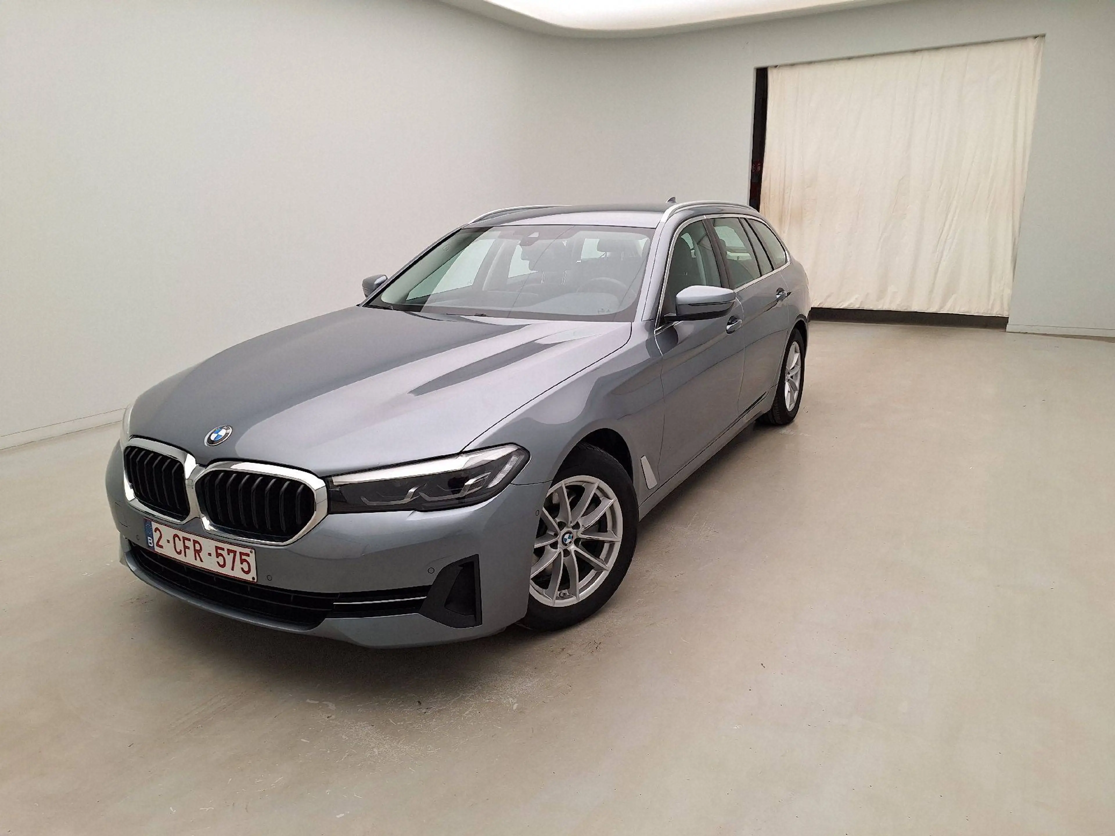 BMW 518 dA Touring **CUIR NAPPA-NAVI-CAMERA-DIGITAL COCKPIT-ATTELAGE** — photo 2