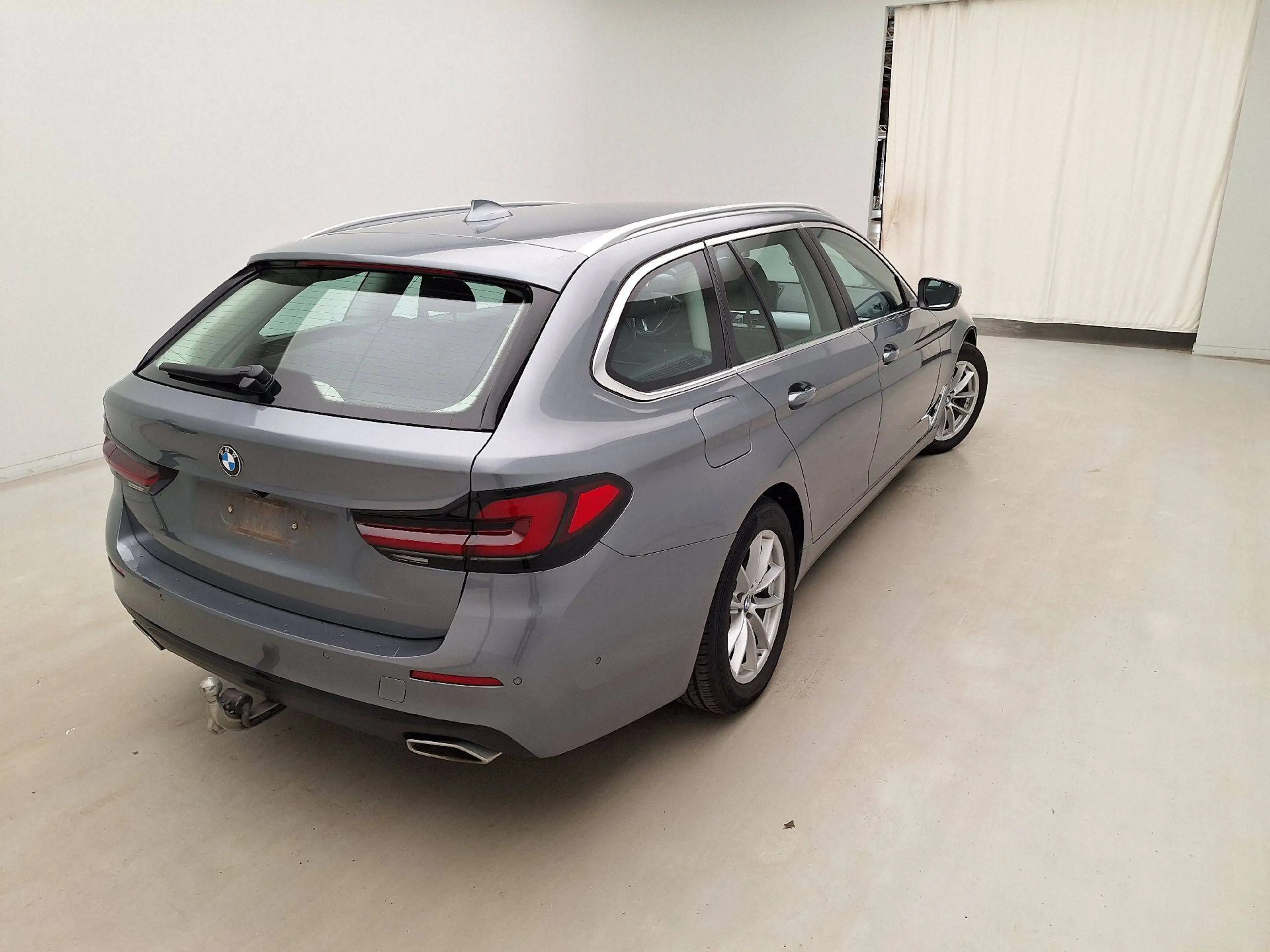 BMW 518 dA Touring **CUIR NAPPA-NAVI-CAMERA-DIGITAL COCKPIT-ATTELAGE** — photo 6