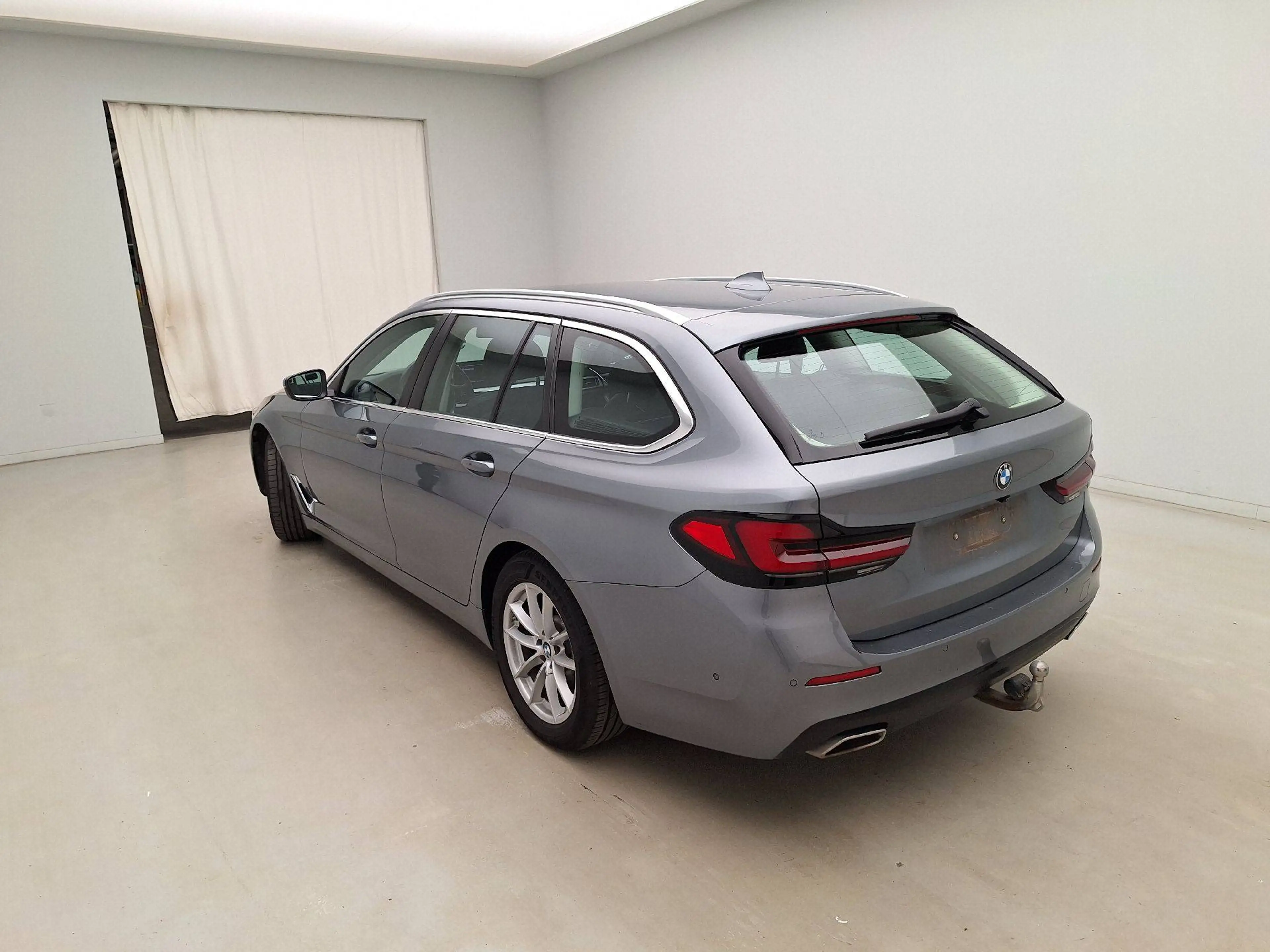 BMW 518 dA Touring **CUIR NAPPA-NAVI-CAMERA-DIGITAL COCKPIT-ATTELAGE** — photo 5
