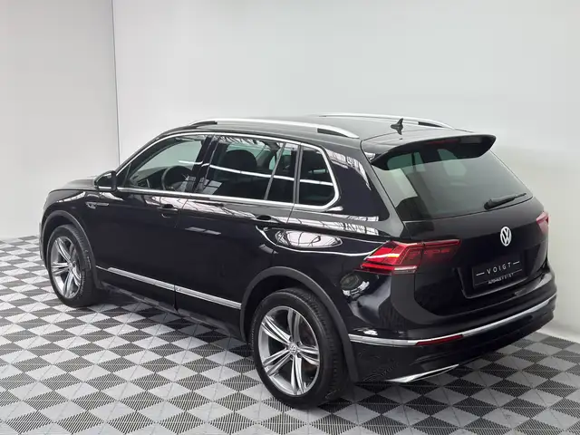 Volkswagen Tiguan view 3