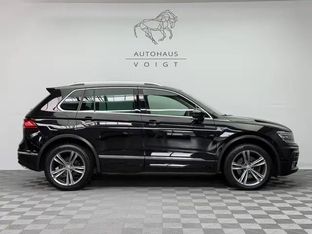 Volkswagen Tiguan view 4