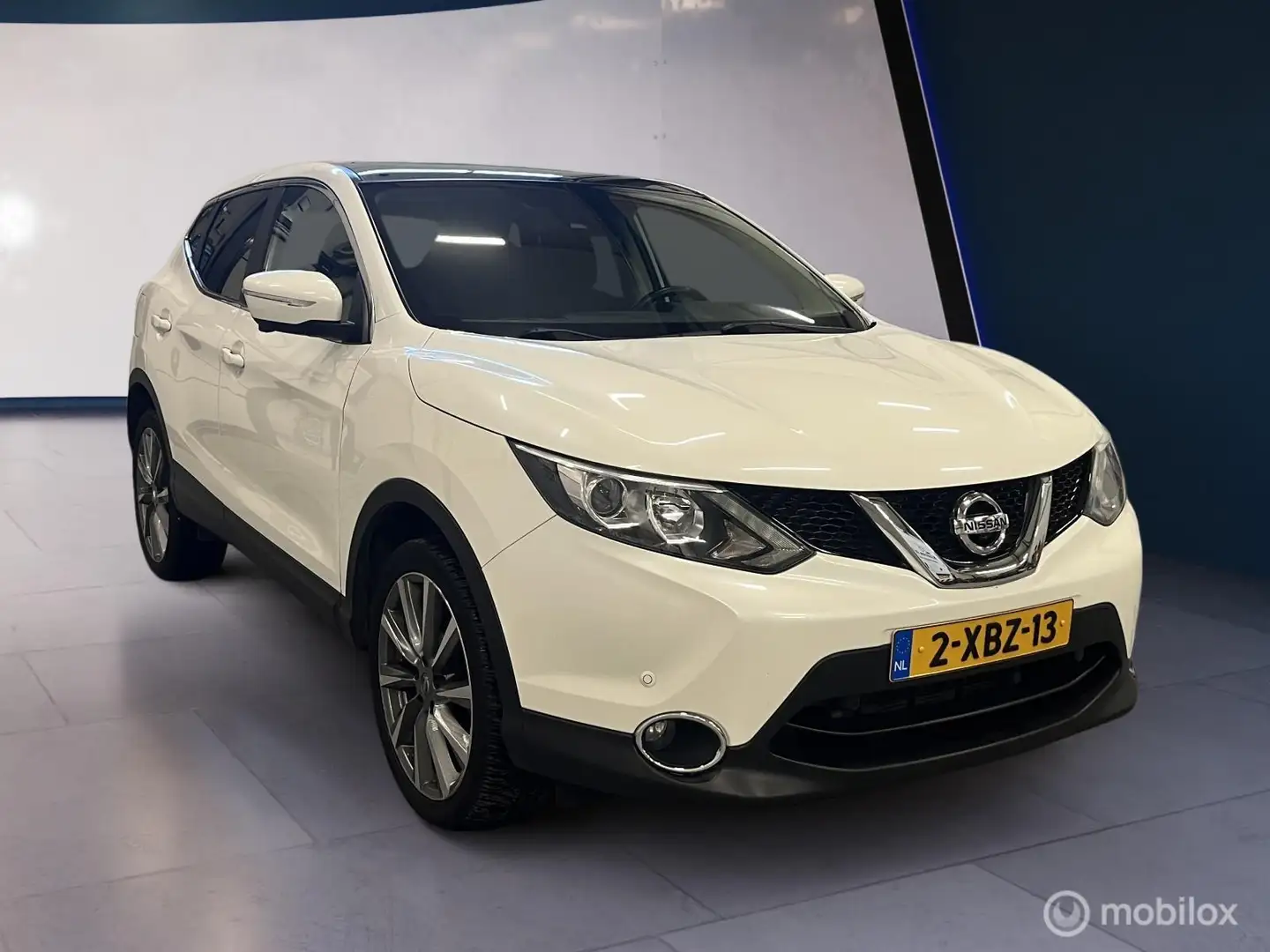 Nissan Qashqai 1.2 Con. Ed. Pano/Trekhaak/360'cam/Dealer ond Wit - 1
