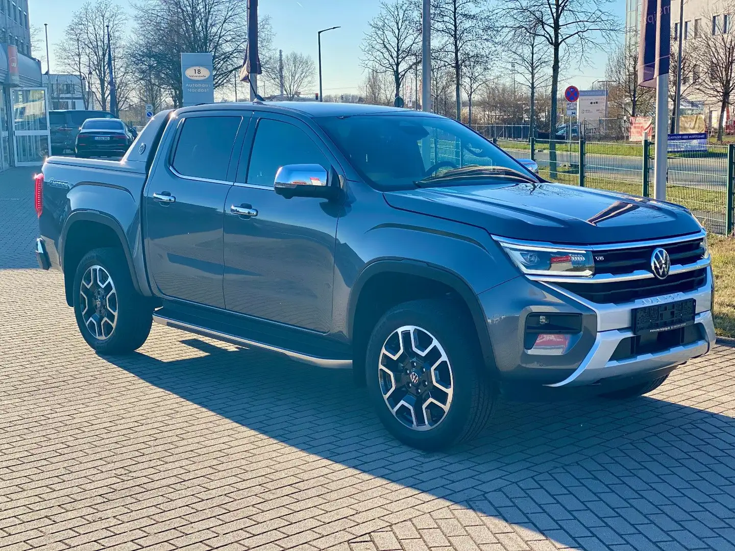 Volkswagen Amarok 3.0 TDI 177 kW Aventura DoppelK. 4Mot AHK Grijs - 2