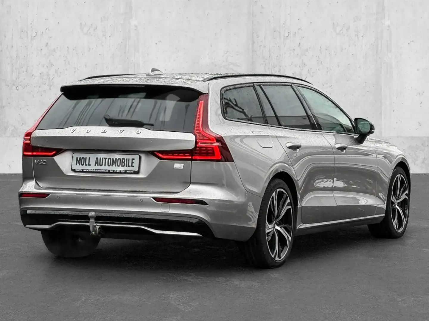 Volvo V60 Kombi Plus Dark Recharge Plug-In Hybrid AWD StandH Grau - 2