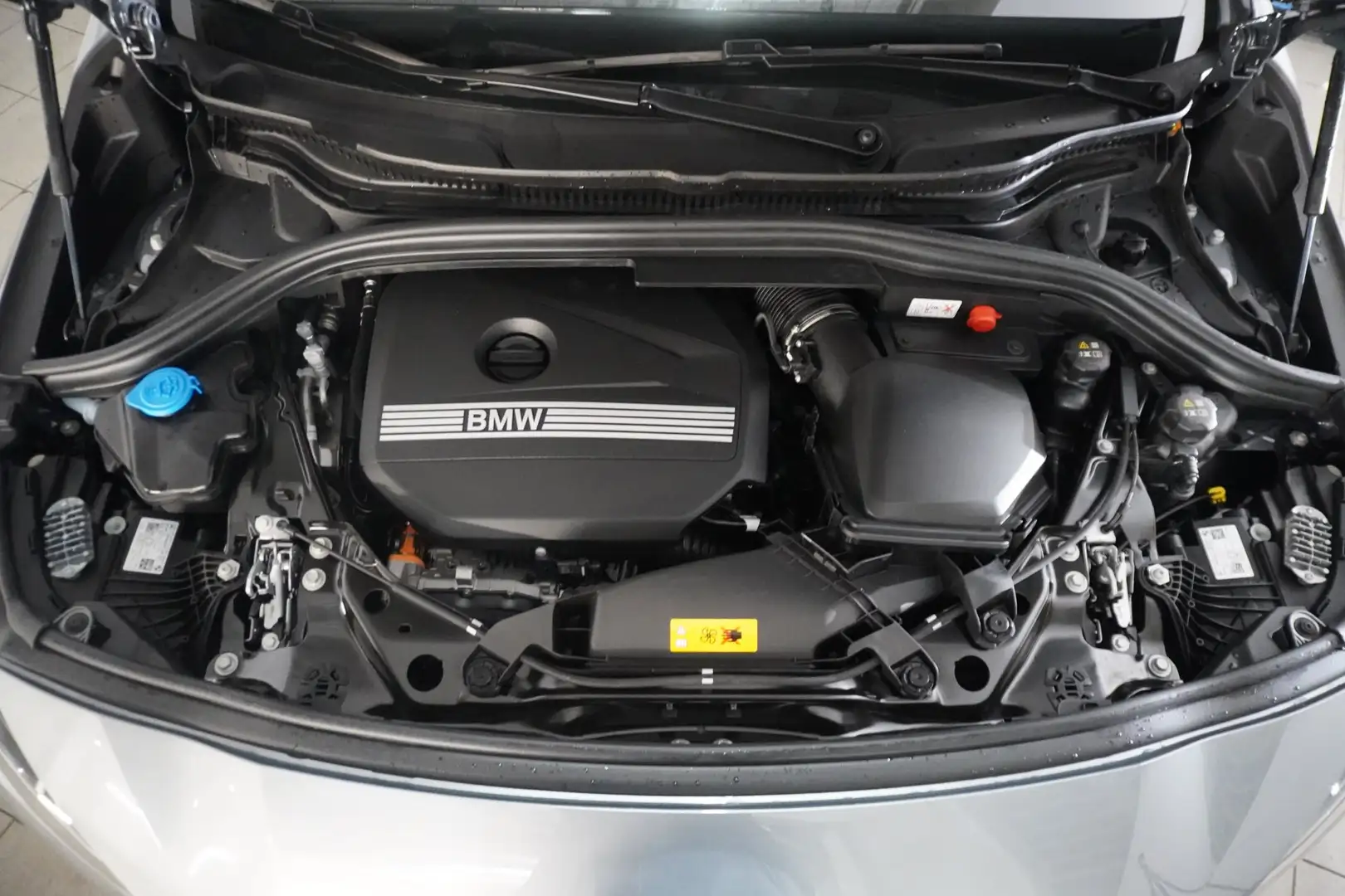 BMW 230 e xDrive Active Tourer Grau - 2