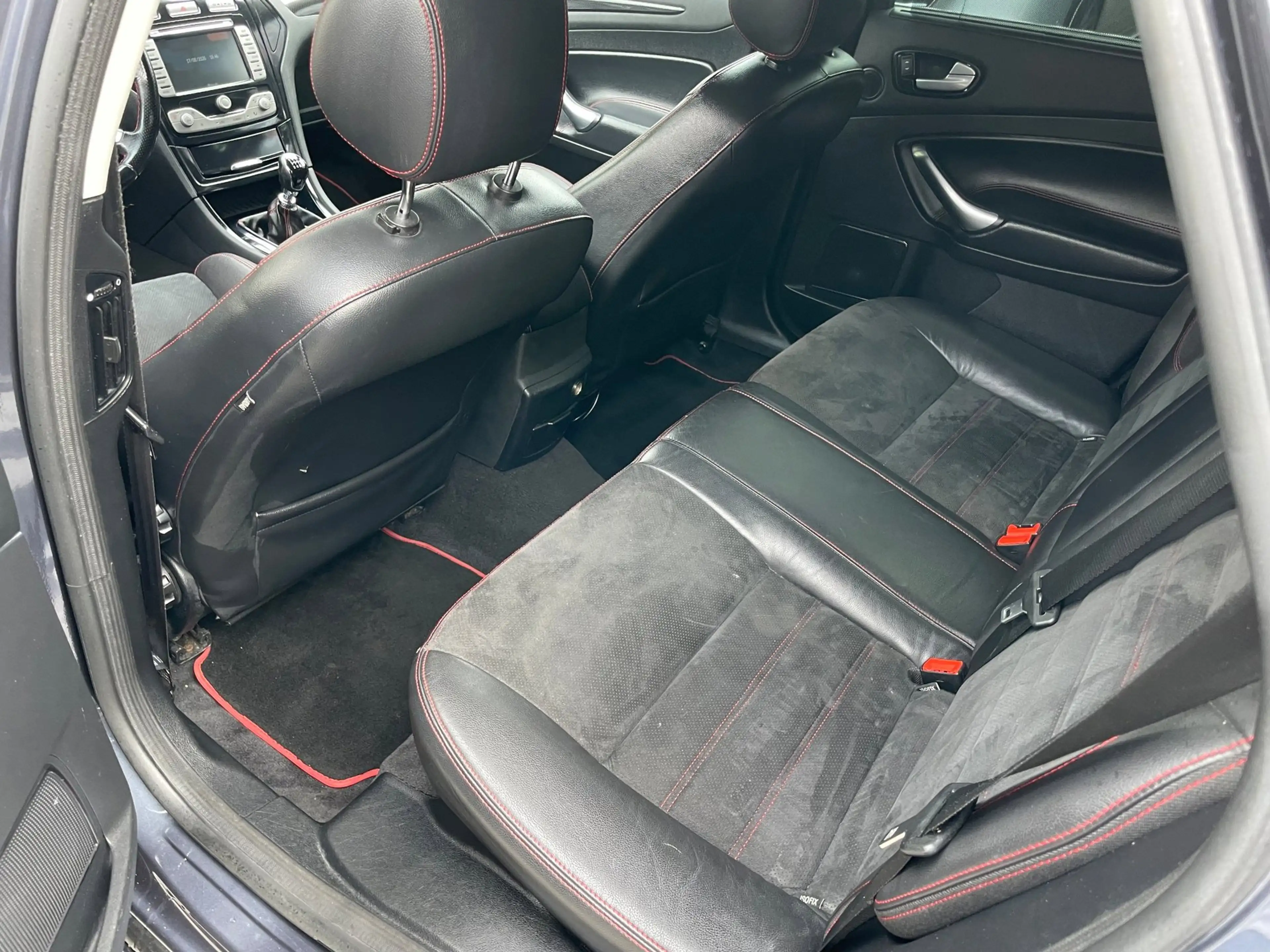 Ford Mondeo Wagon 2.5-20V Titanium Trekhaak Airco PDC NAP APK — photo 9