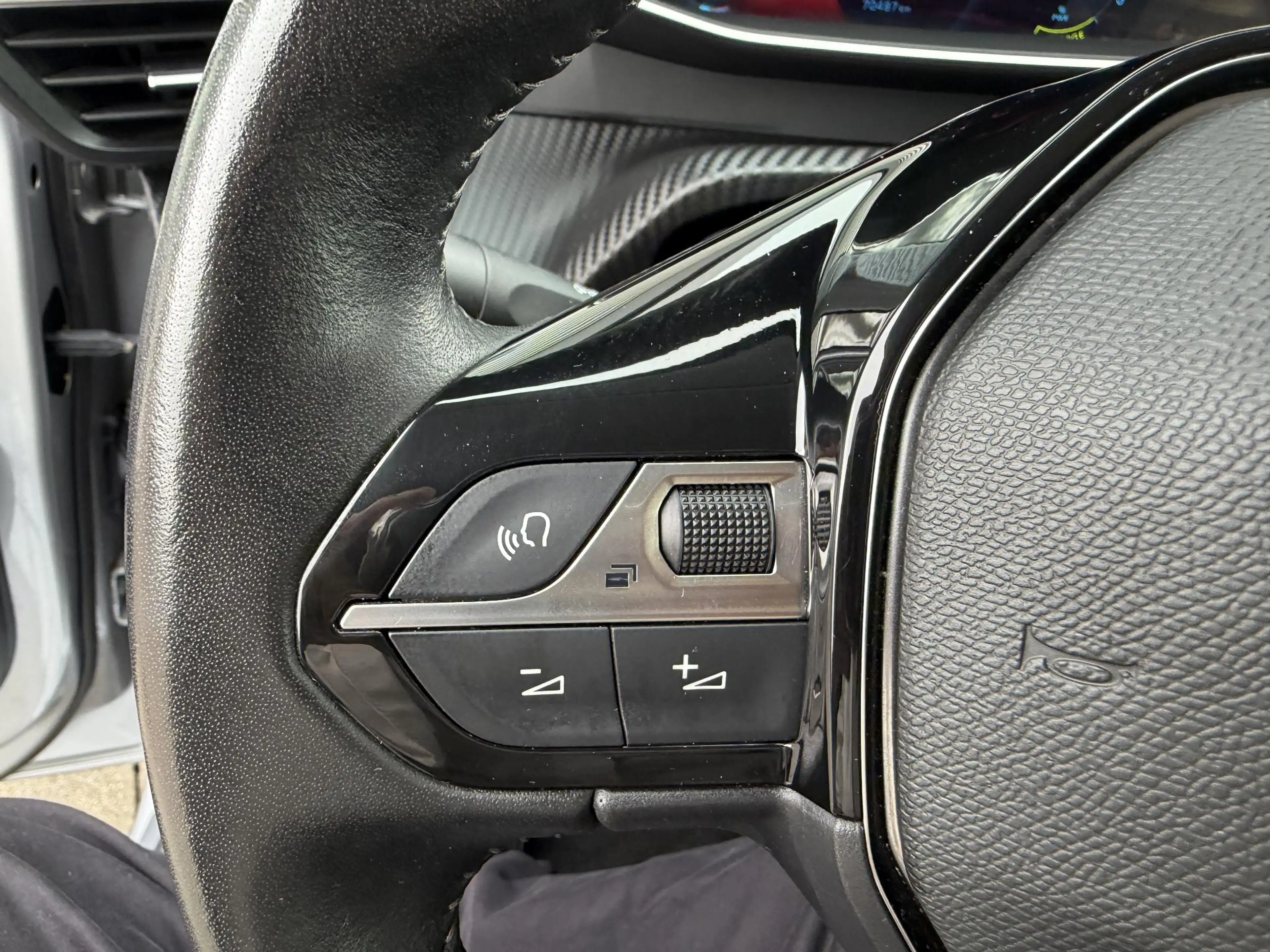 Peugeot e-208 EV Allure Pack 50 kWh | Cruise Control | Camera | — photo 12