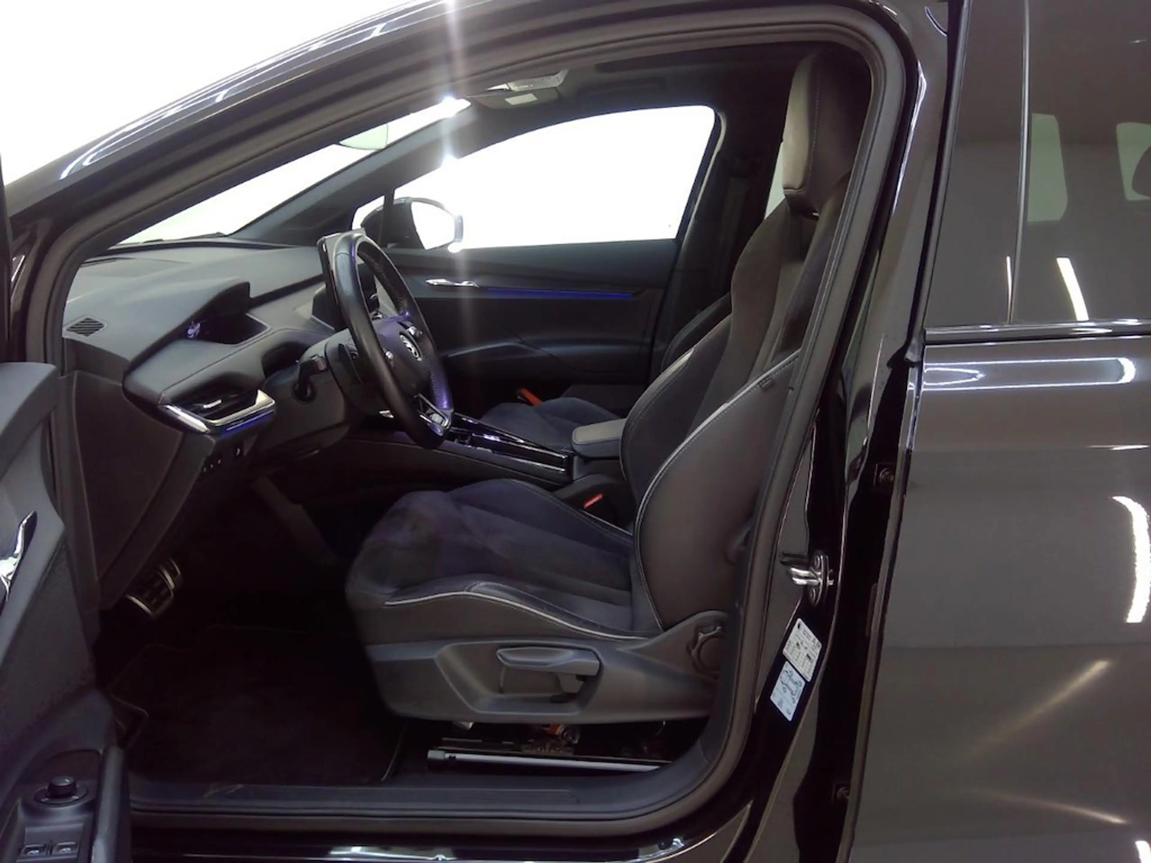 Skoda Enyaq iV 60 Sportline | SOH 92% | Panoramadak | Camera | — photo 7