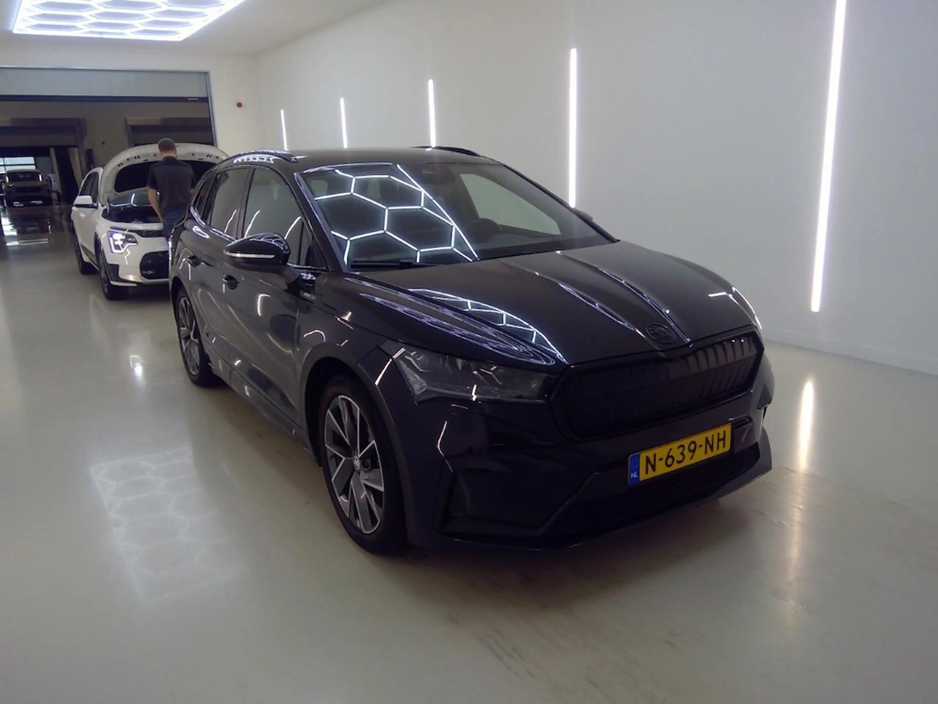 Skoda Enyaq iV 60 Sportline | SOH 92% | Panoramadak | Camera | — photo 3