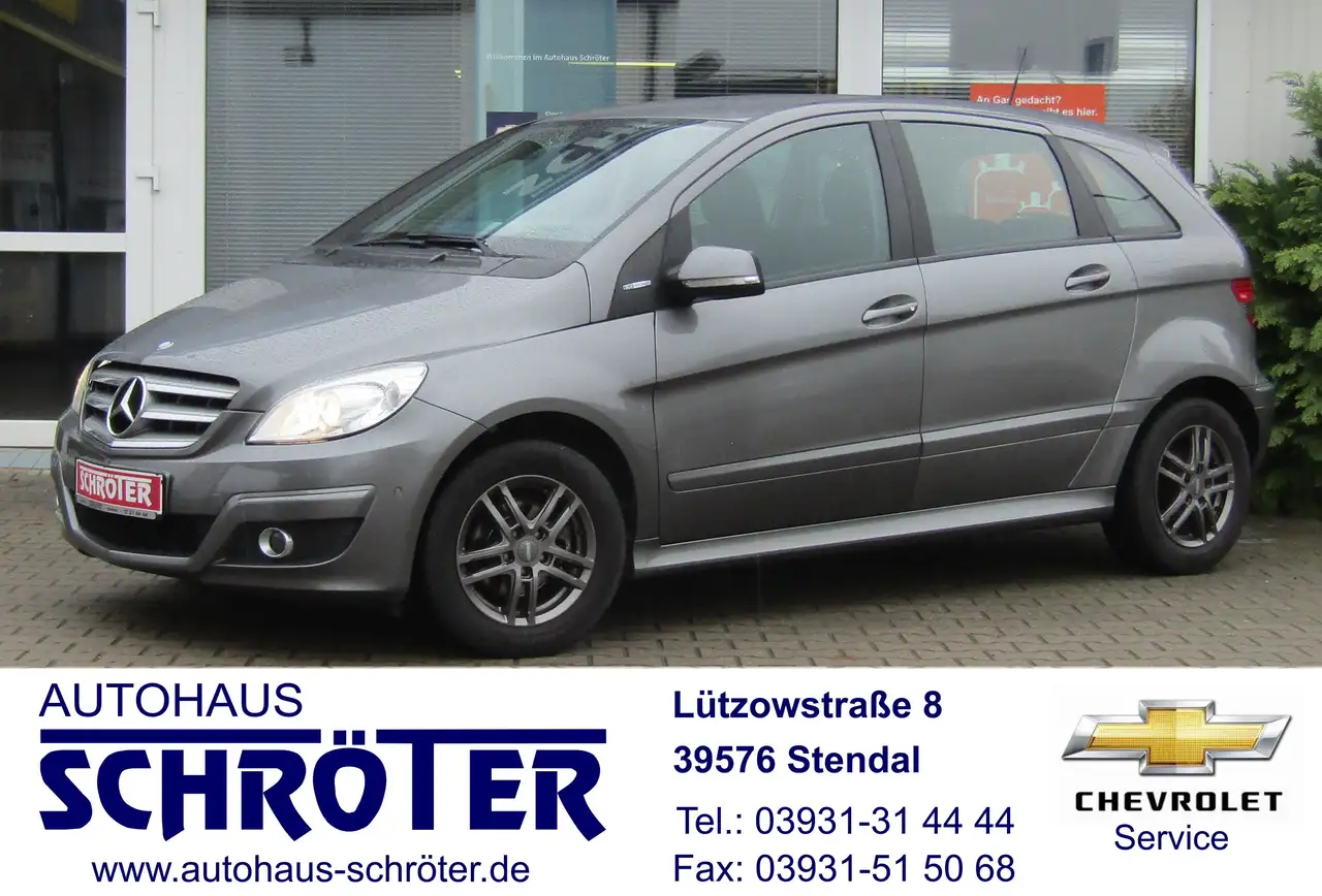 Mercedes-Benz B 180