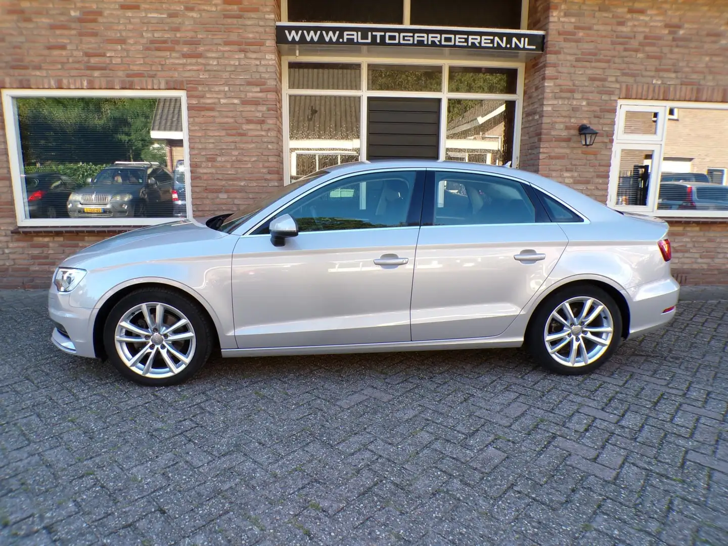 Audi A3 Limousine 1.4 TFSI CoD Attraction Pro Line Plus Grau - 2