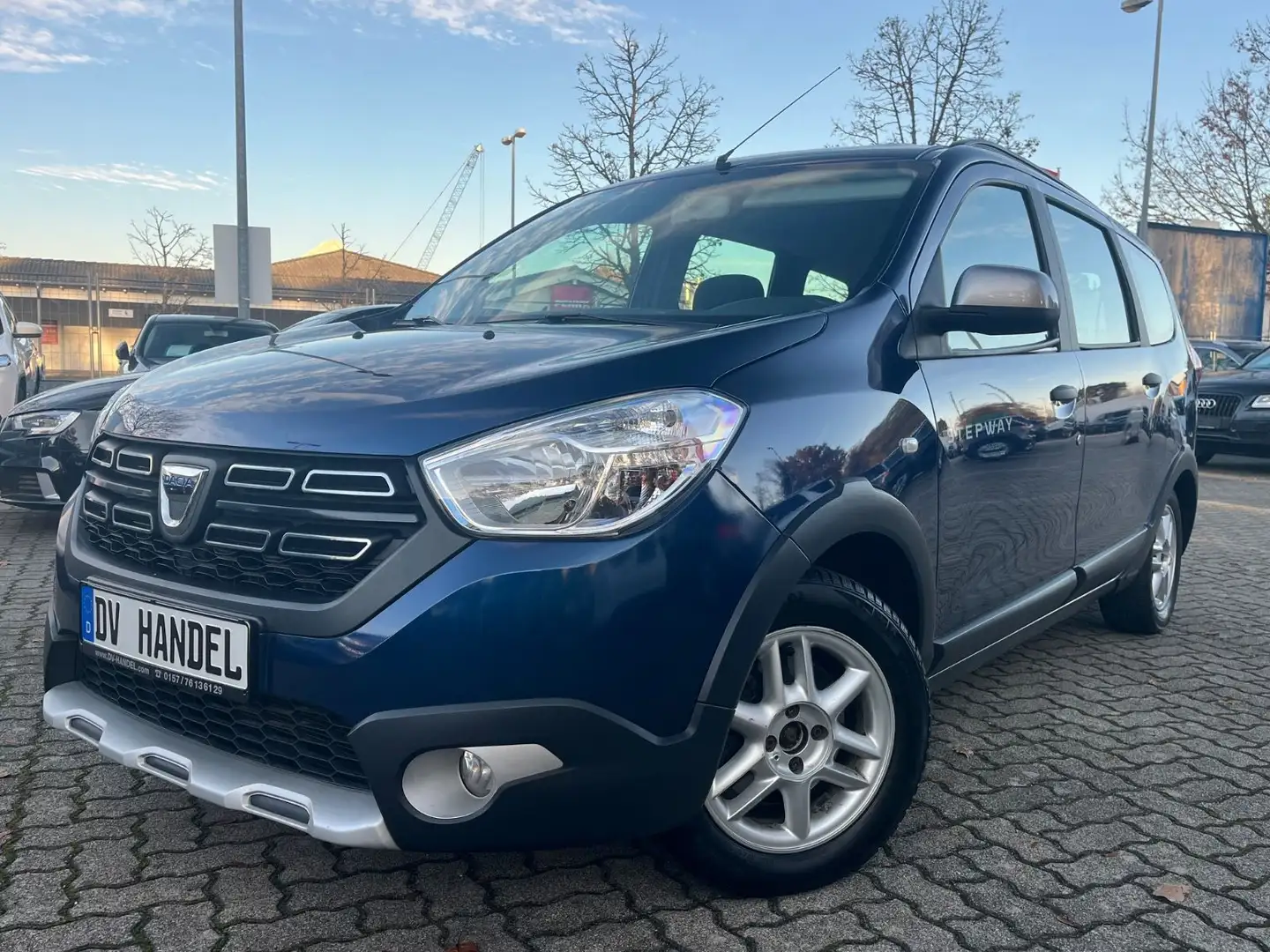 Dacia Lodgy Stepway *Navi/Kamera/Tempomat* Blau - 1