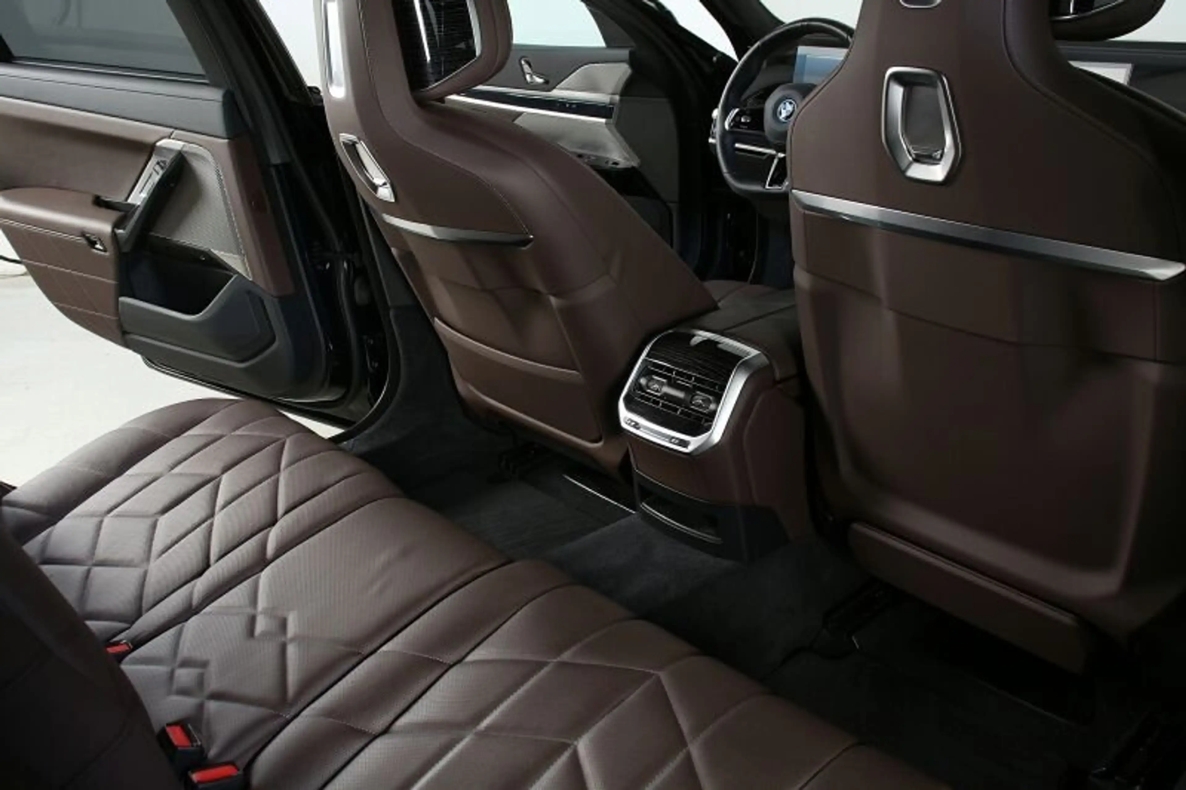 BMW i7 xDr. 60 M Sportpaket NP 175819.-  Lounge Seat — photo 8