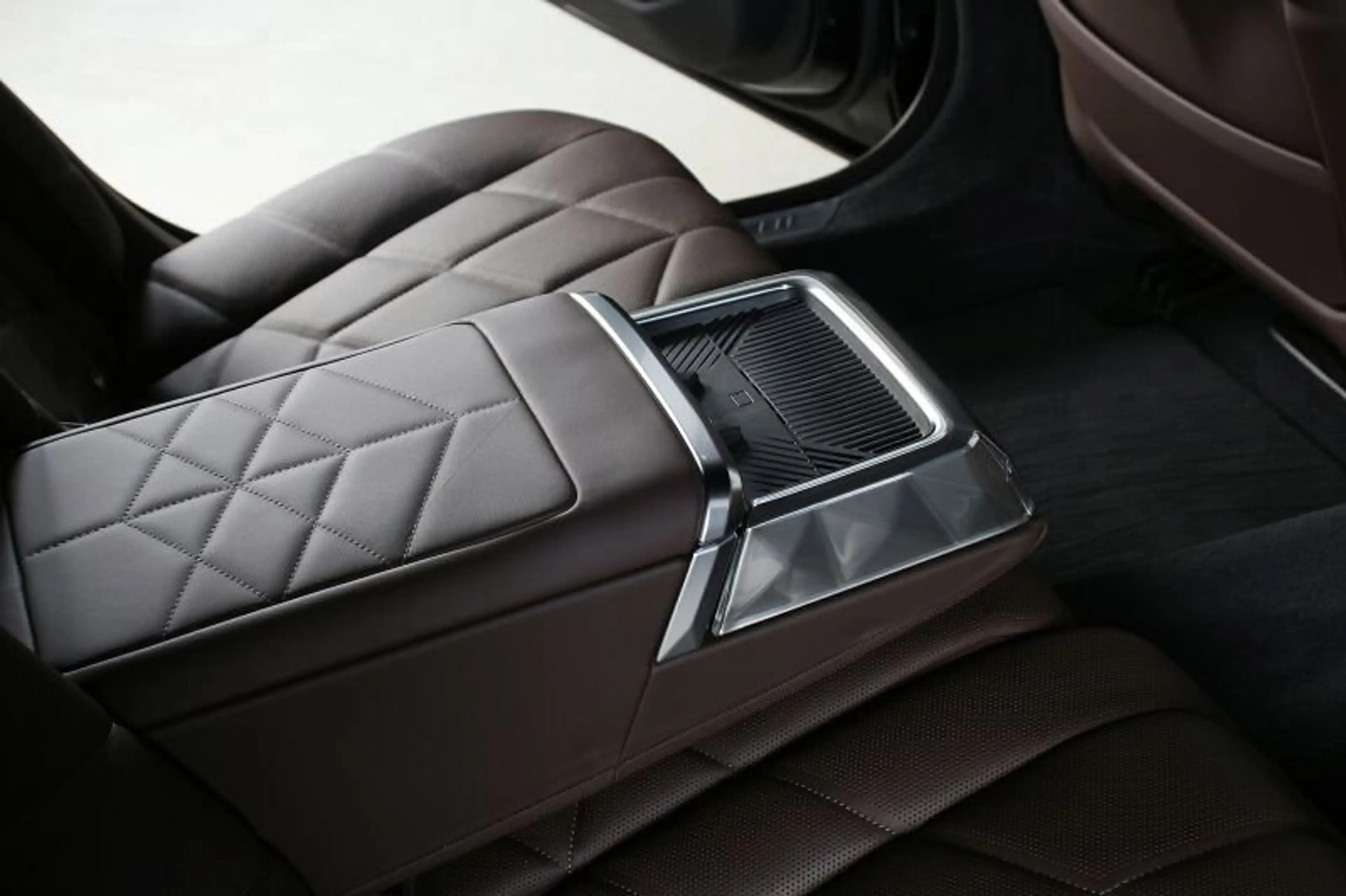 BMW i7 xDr. 60 M Sportpaket NP 175819.-  Lounge Seat — photo 9
