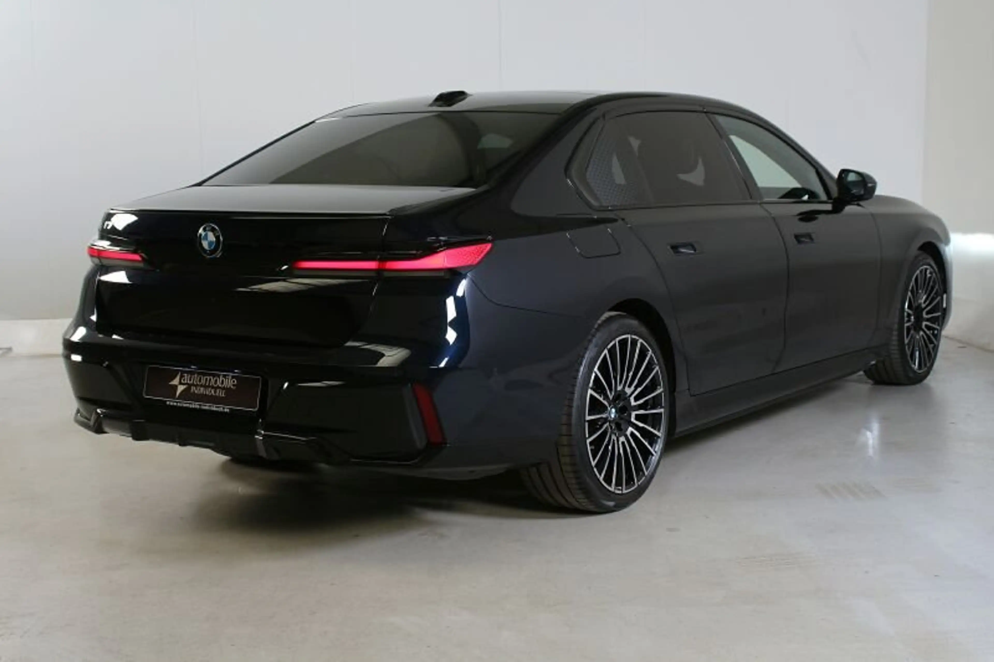 BMW i7 xDr. 60 M Sportpaket NP 175819.-  Lounge Seat — photo 4