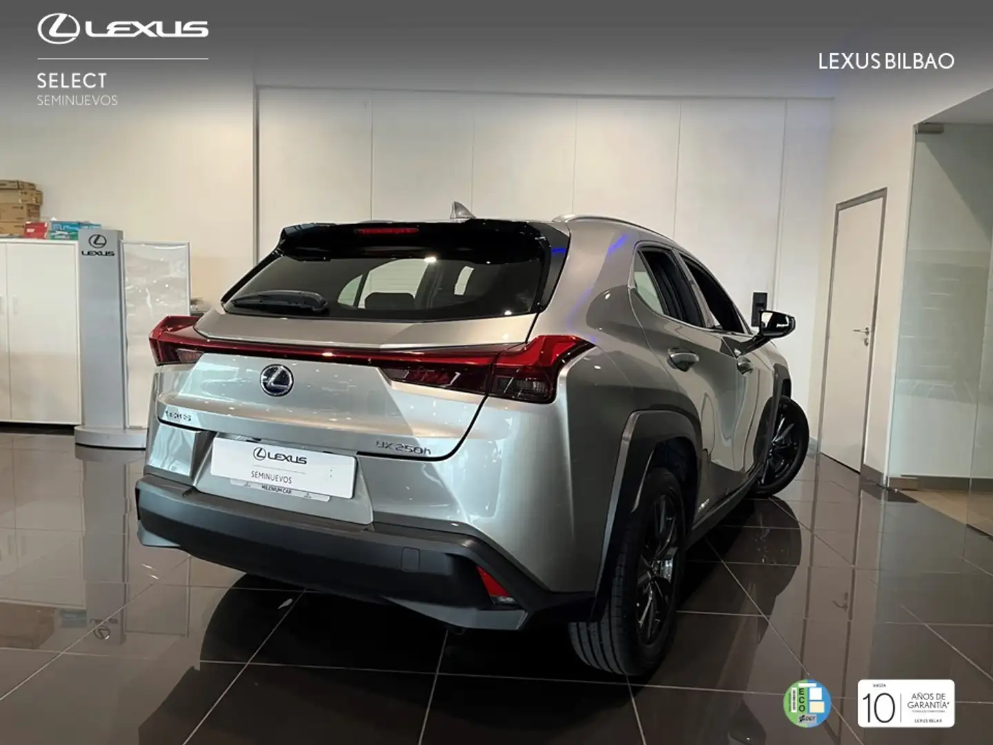 Lexus UX 250h Business 2WD Plateado - 2