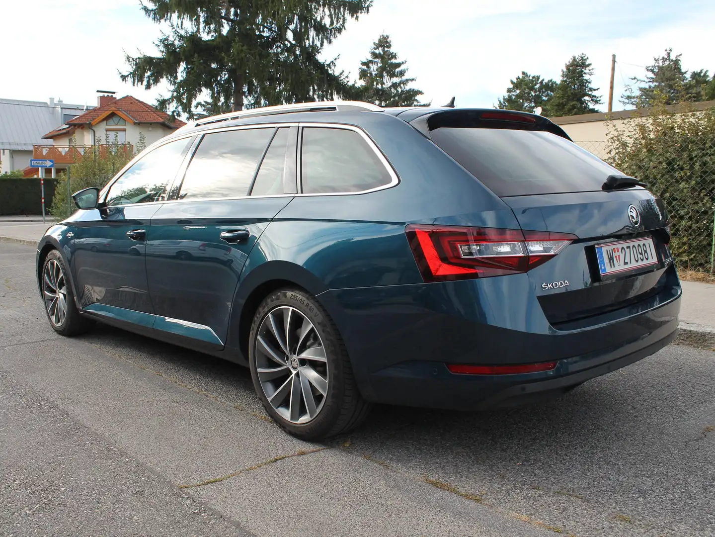 Skoda Superb VHB Combi 2.0 TDI DSG L&K *NAVI*PANO*DCC*STHZG*AHK Blau - 2