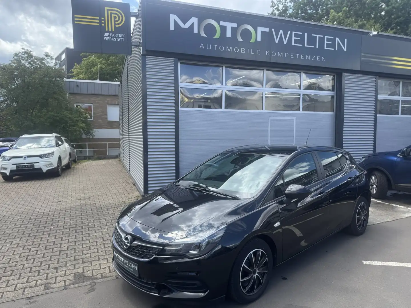 Opel Astra K 1.2 Turbo Edition Start/Stop 1.2 Turbo EU6d Edit Zwart - 1