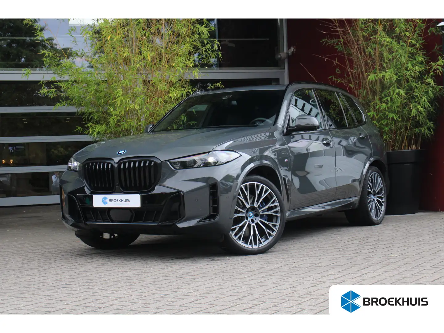 BMW X5 xDrive50e M-sport | Luchtvering | Trekhaak | 360 C Grijs - 1