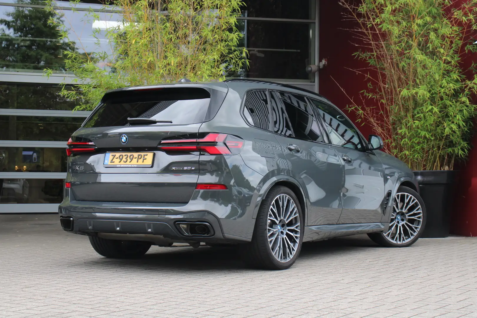 BMW X5 xDrive50e M-sport | Luchtvering | Trekhaak | 360 C Grijs - 2
