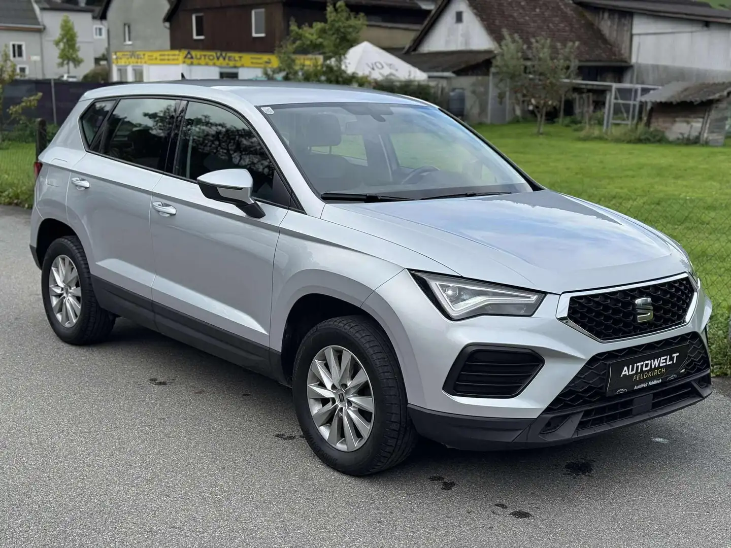 SEAT Ateca Reference ERSTBESITZ *APPLE CAR *AHK *TEMPOMAT Grau - 2