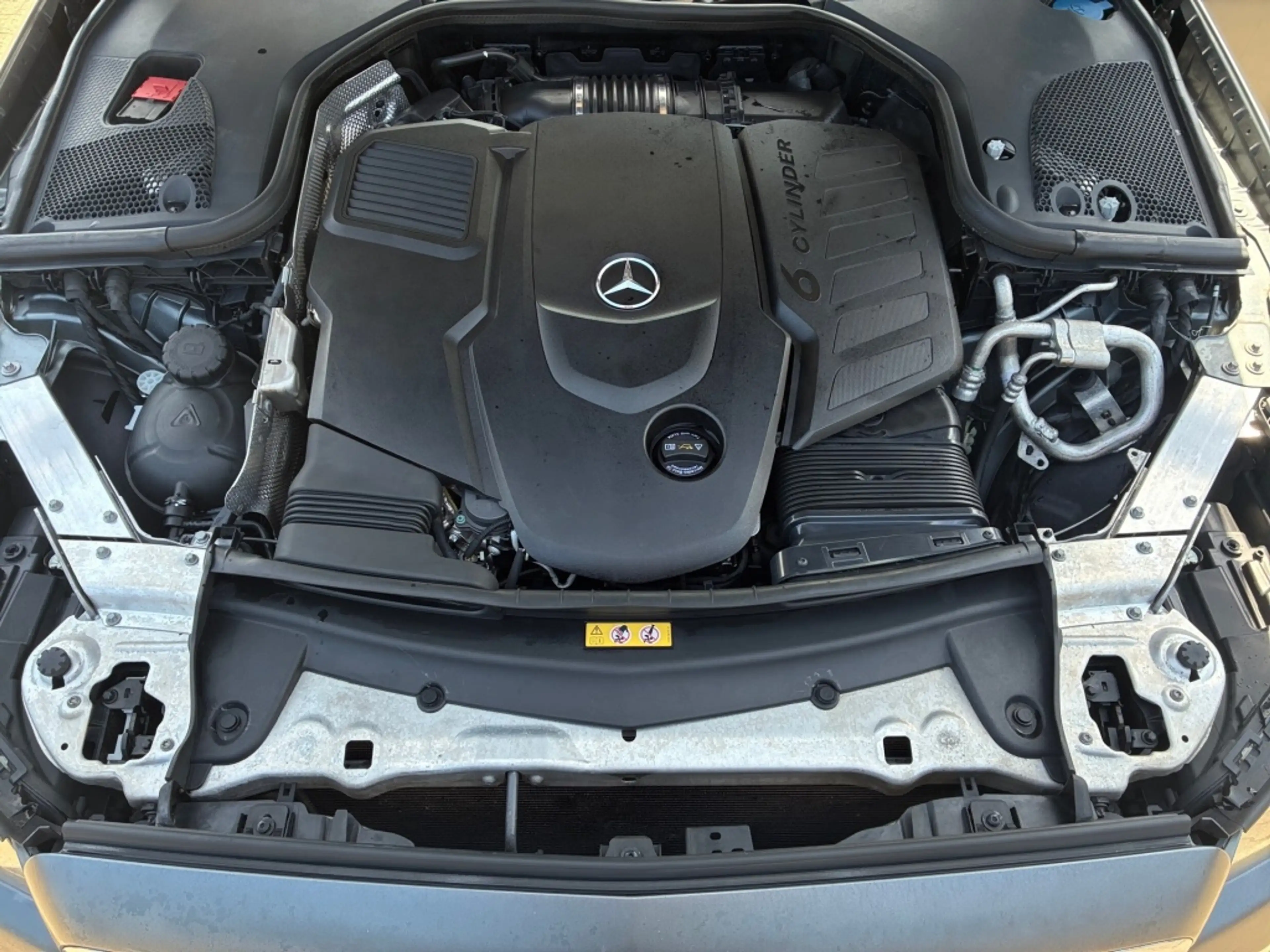 Mercedes-Benz E 400 d 4M T Avantg. HUD AHK Panorama Distronic — photo 4