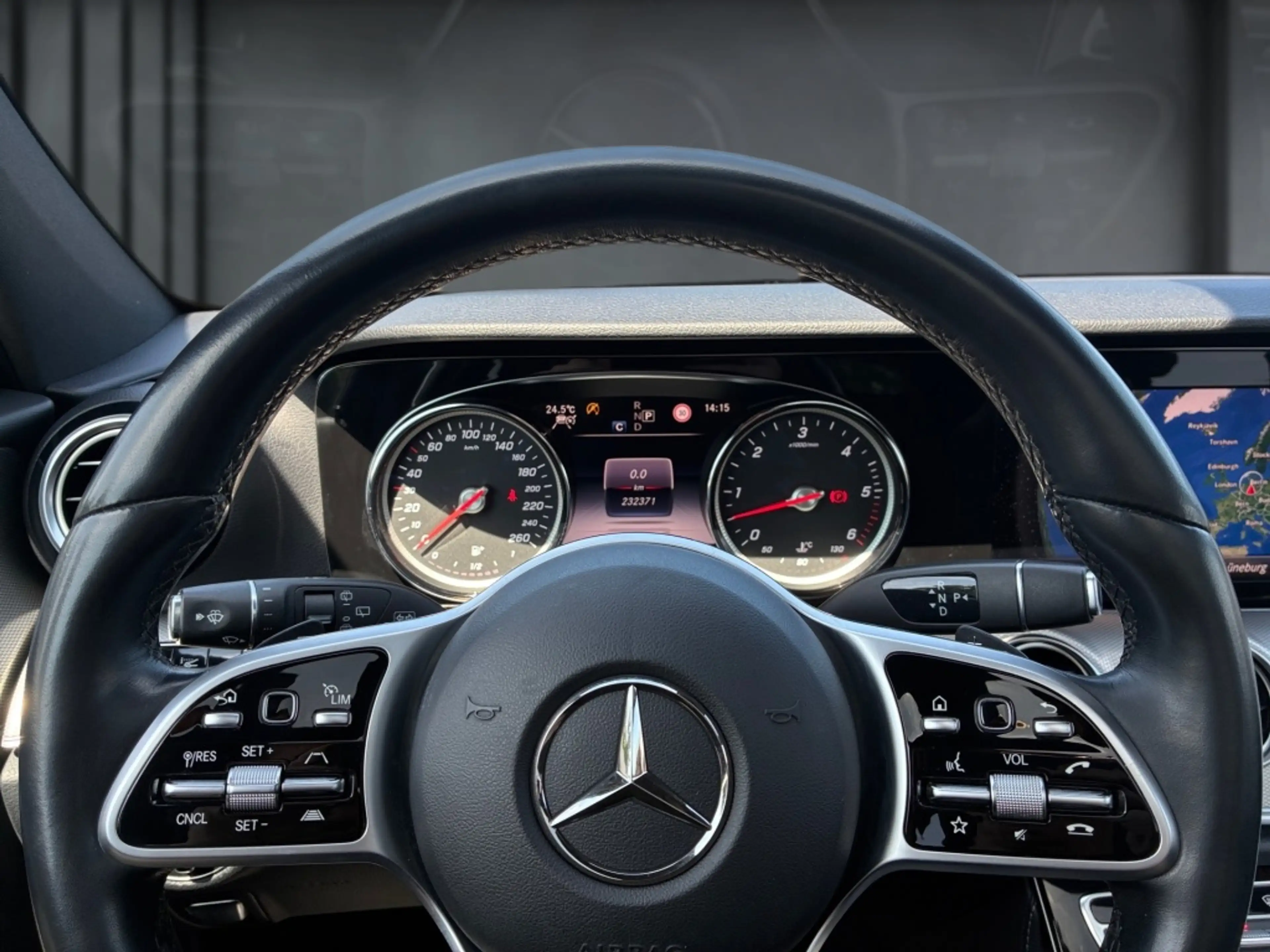 Mercedes-Benz E 400 d 4M T Avantg. HUD AHK Panorama Distronic — photo 7