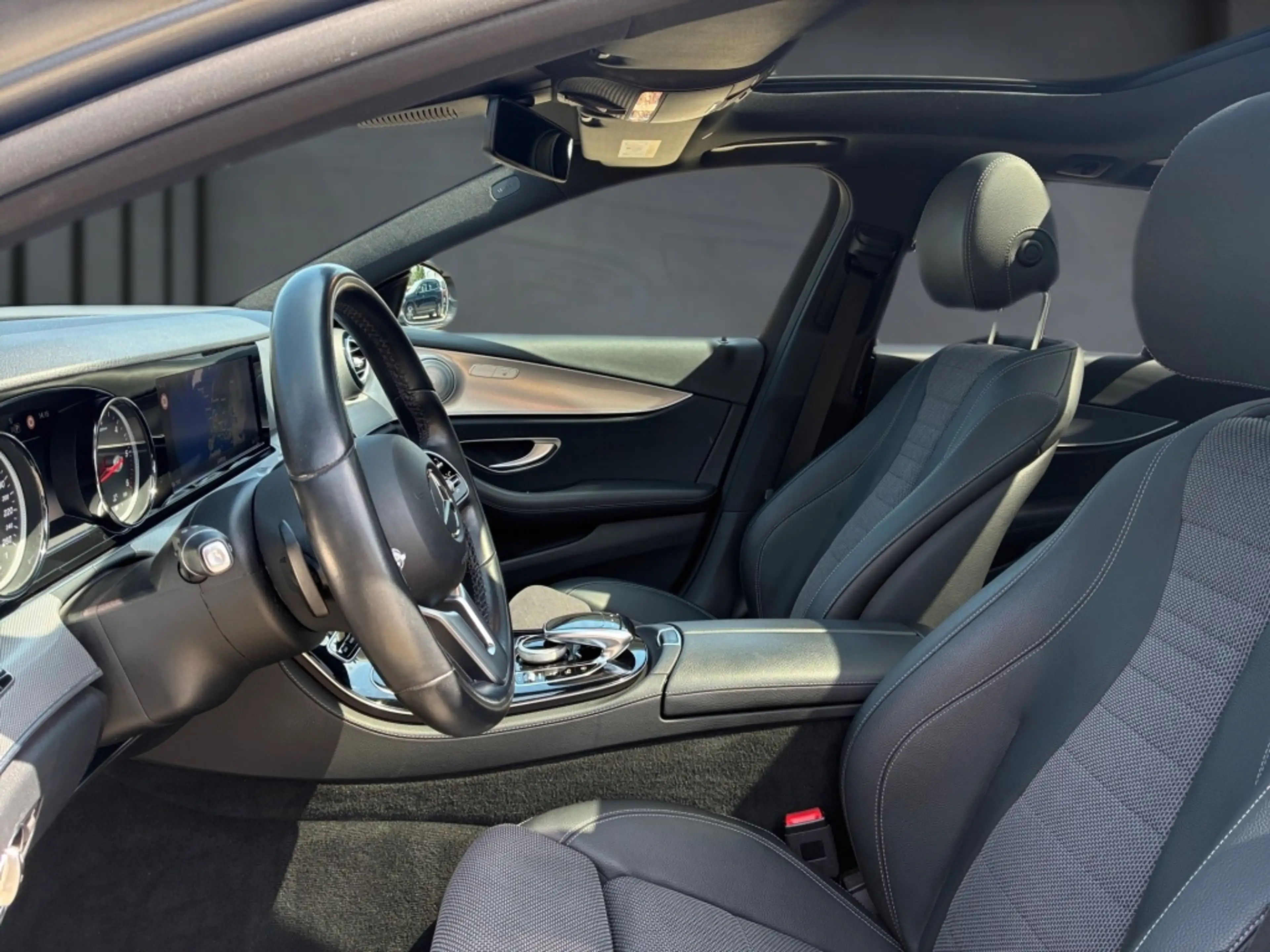 Mercedes-Benz E 400 d 4M T Avantg. HUD AHK Panorama Distronic — photo 6