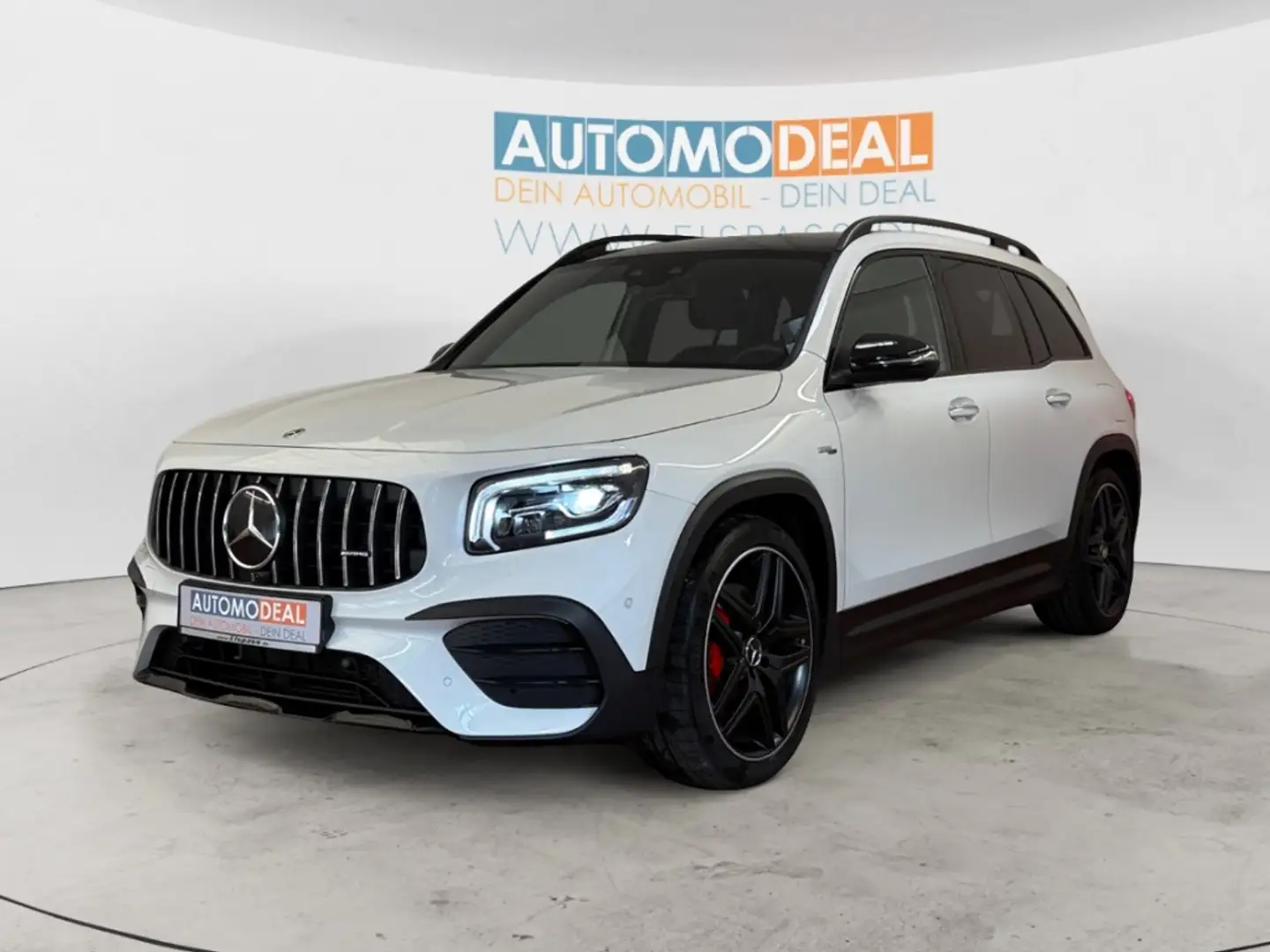 Mercedes-Benz GLB 35 AMG 4Matic AUTOMATIK NAV LED PANODACH DIG-DISPLAY Weiß - 2