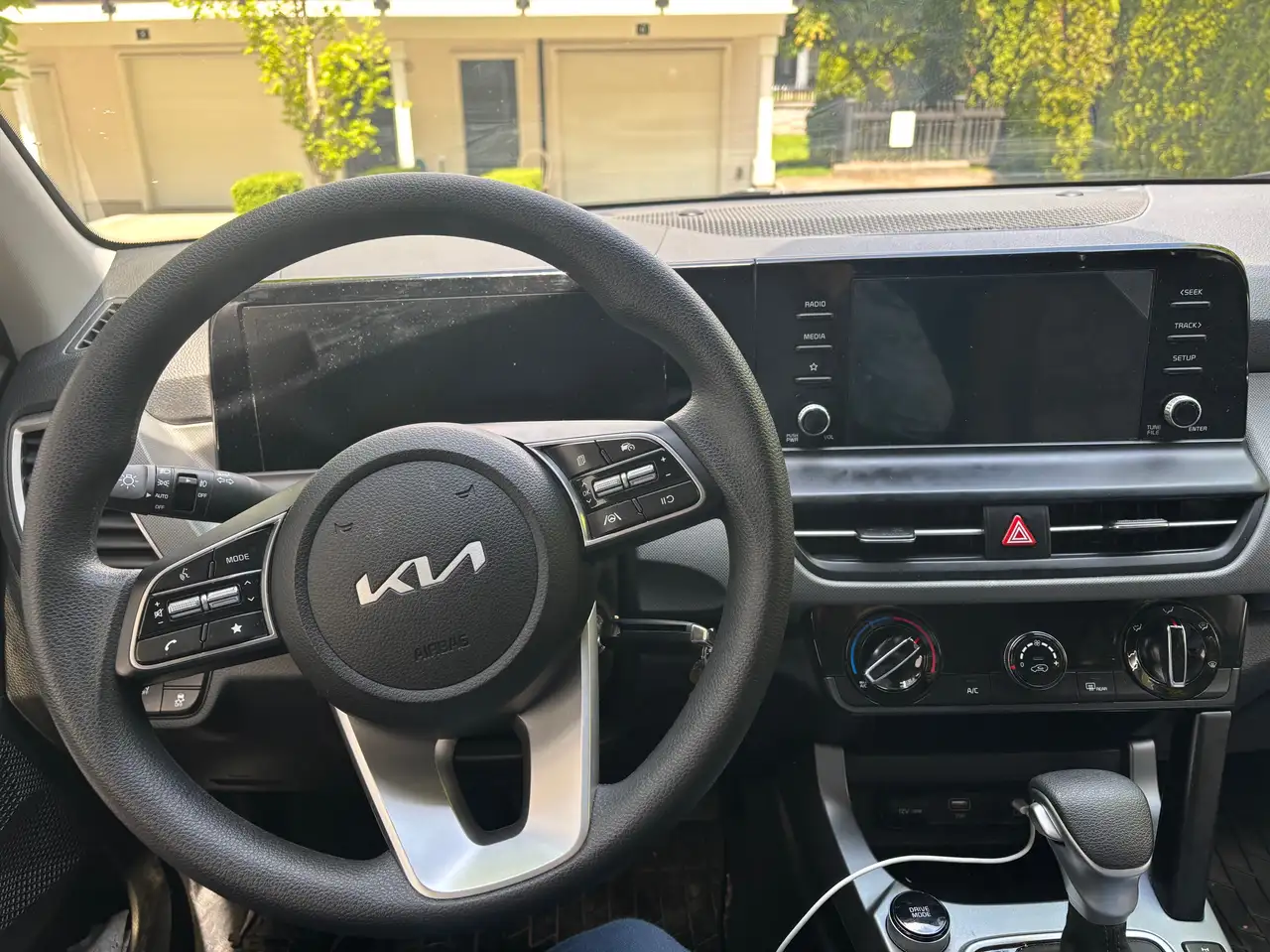 Kia Seltos снимка Kia Seltos