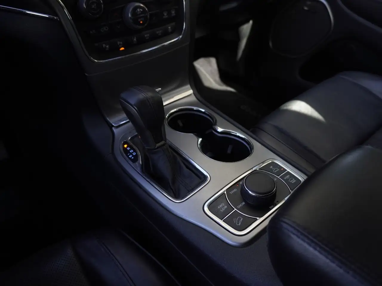 Jeep Grand Cherokee снимка Jeep Grand Cherokee