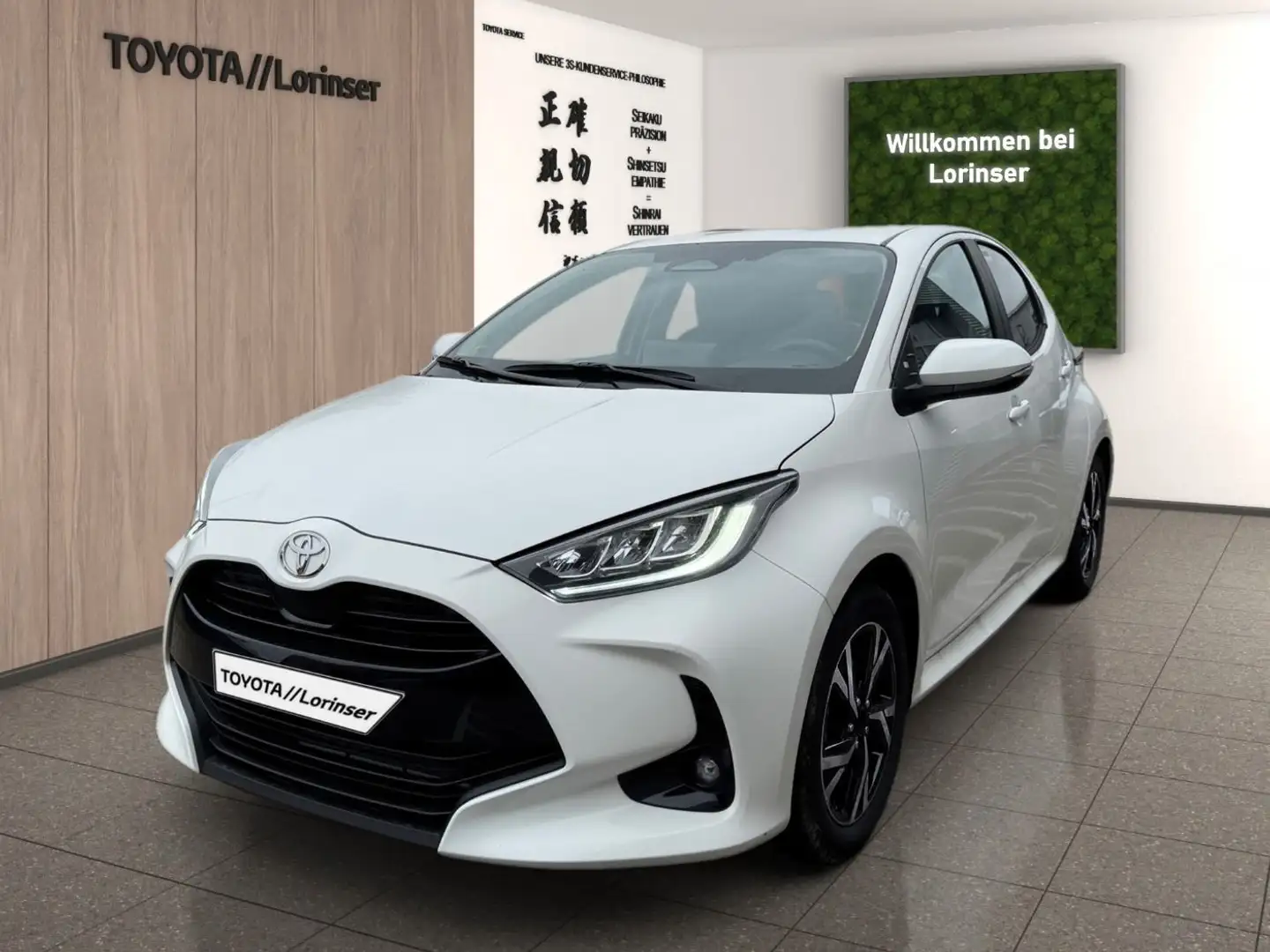 Toyota Yaris 1.5 Teamplayer Kam.+KlimaA+LED+PDC+SHZ+ACC Weiß - 1