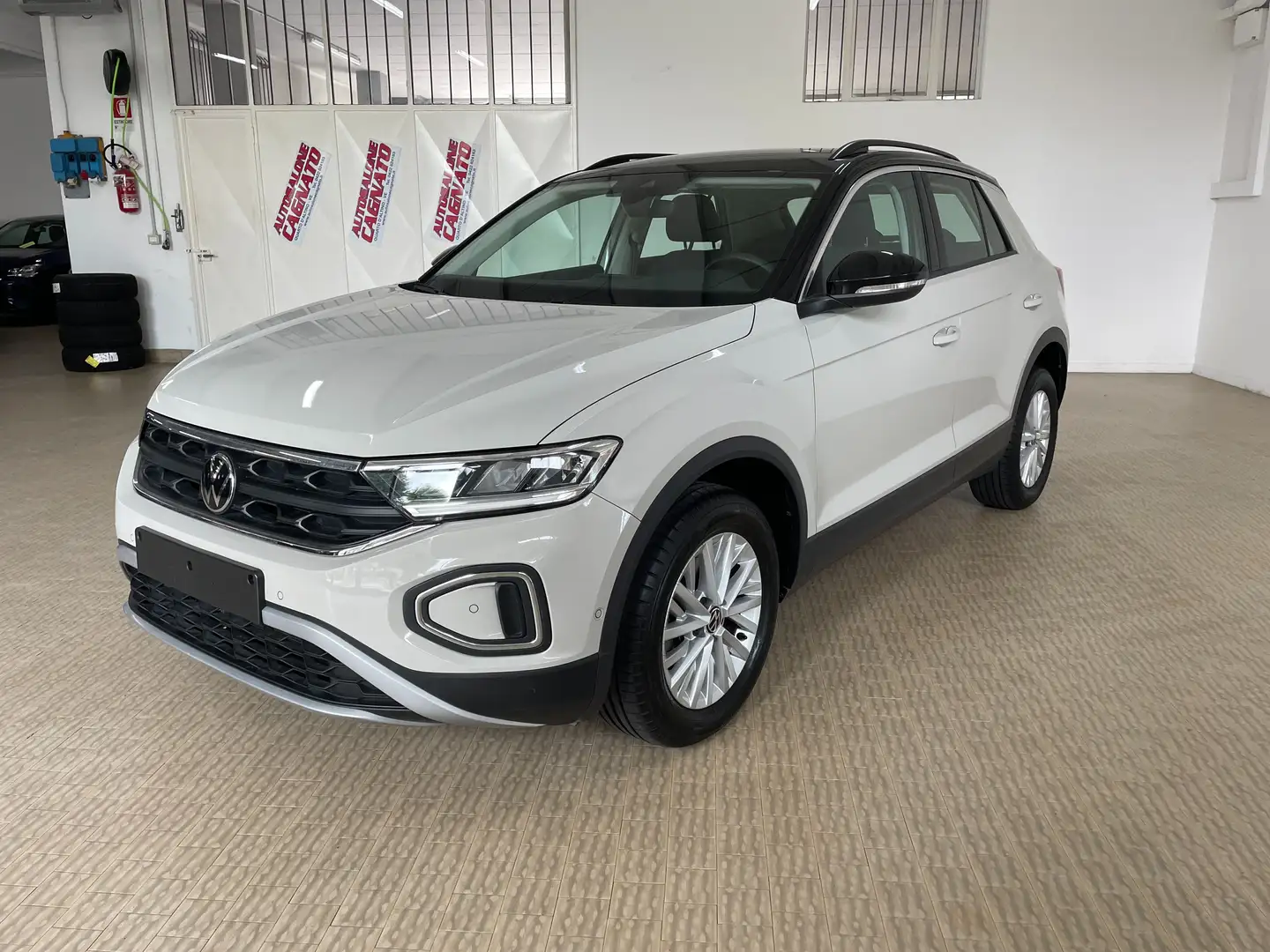 Volkswagen T-Roc 1.0 tsi 110cv Life Bicolor Newmodel Beige - 2
