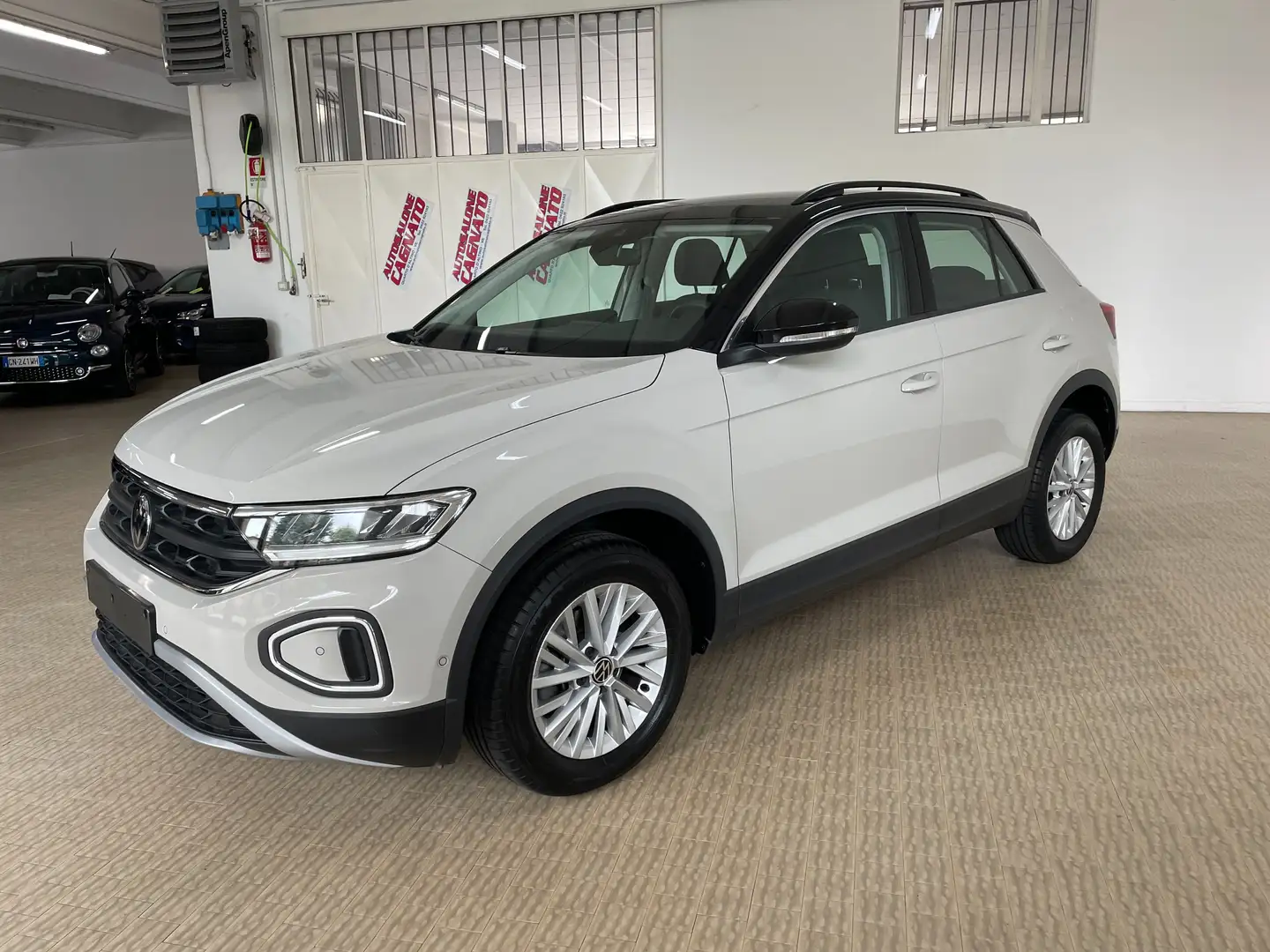 Volkswagen T-Roc 1.0 tsi 110cv Life Bicolor Newmodel Beige - 1