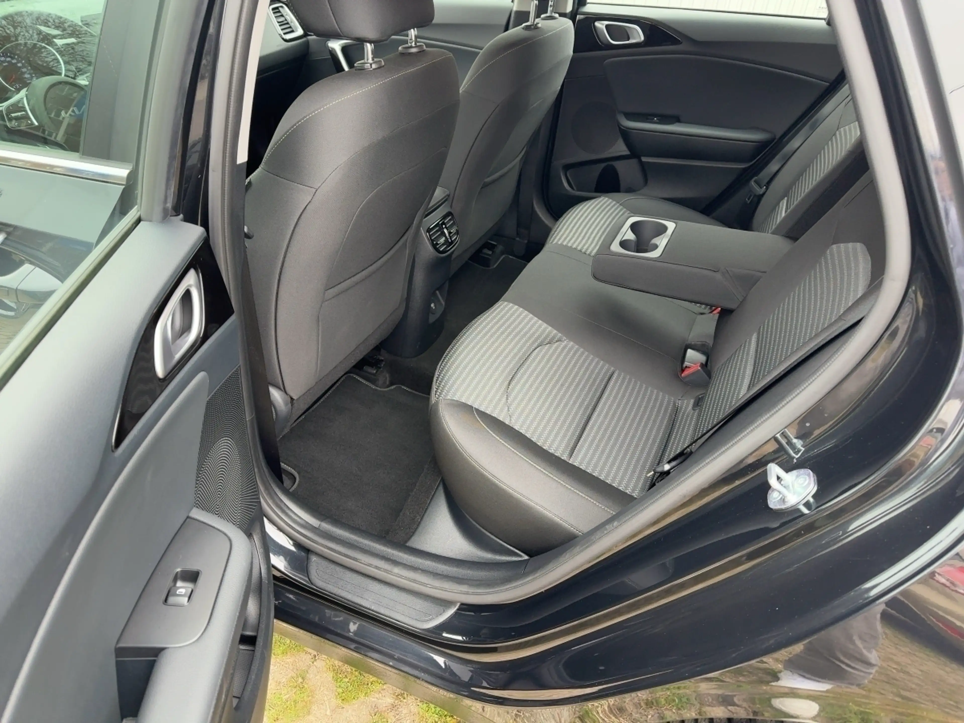Kia Ceed / cee'd Spirit 1.5T LED+Navi+Kamera+Keyless — photo 12