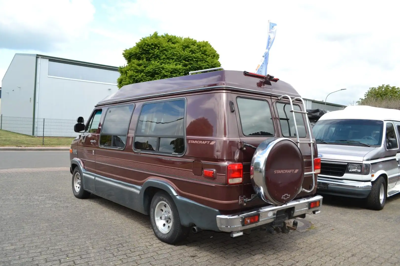 Chevrolet Chevy Van G20 5,7 V8 StarCraft Rouge - 1