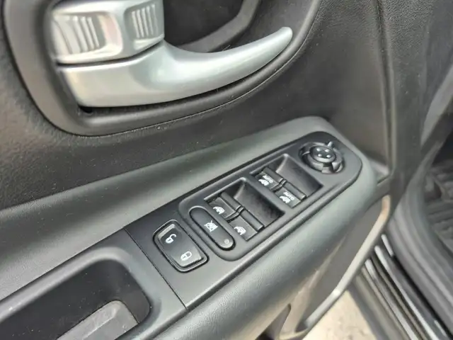 Jeep Renegade view 12