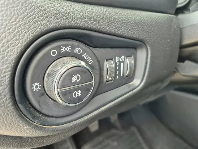 Jeep Renegade view 13