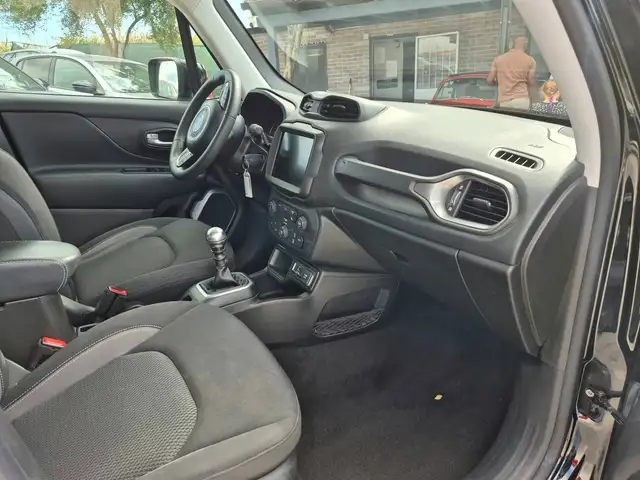 Jeep Renegade view 6