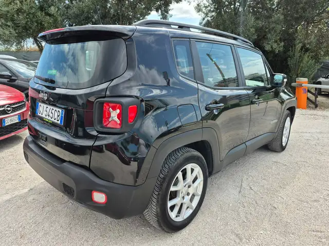 Jeep Renegade view 3