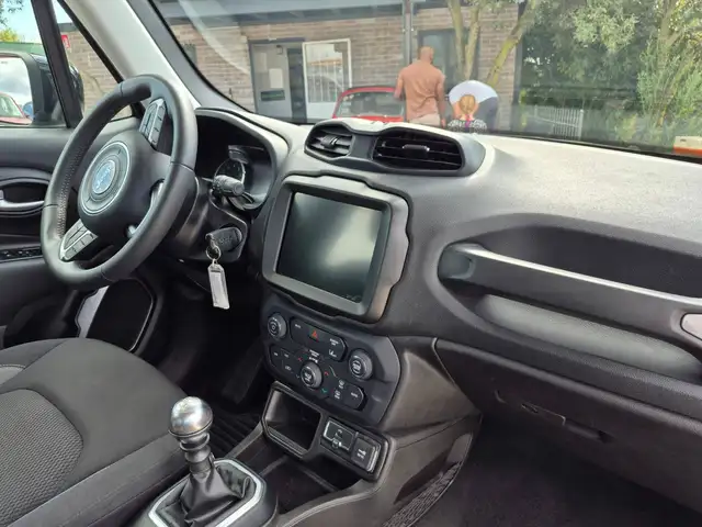 Jeep Renegade view 14