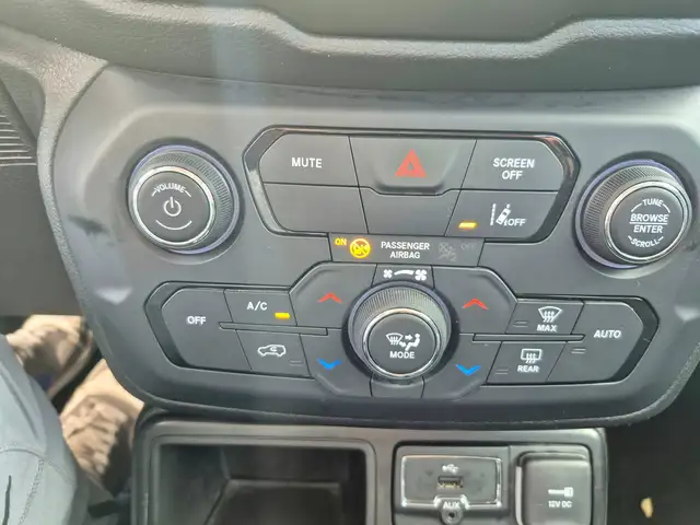 Jeep Renegade view 8