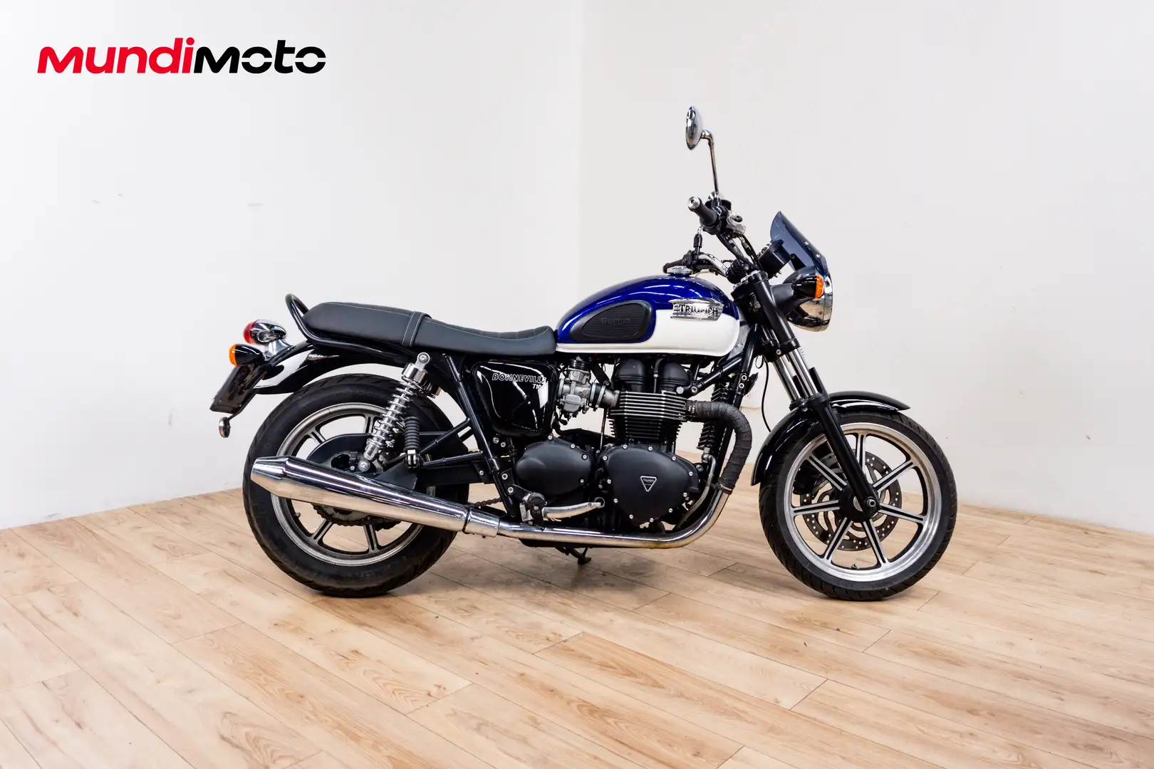 Triumph Bonneville T100 - 1