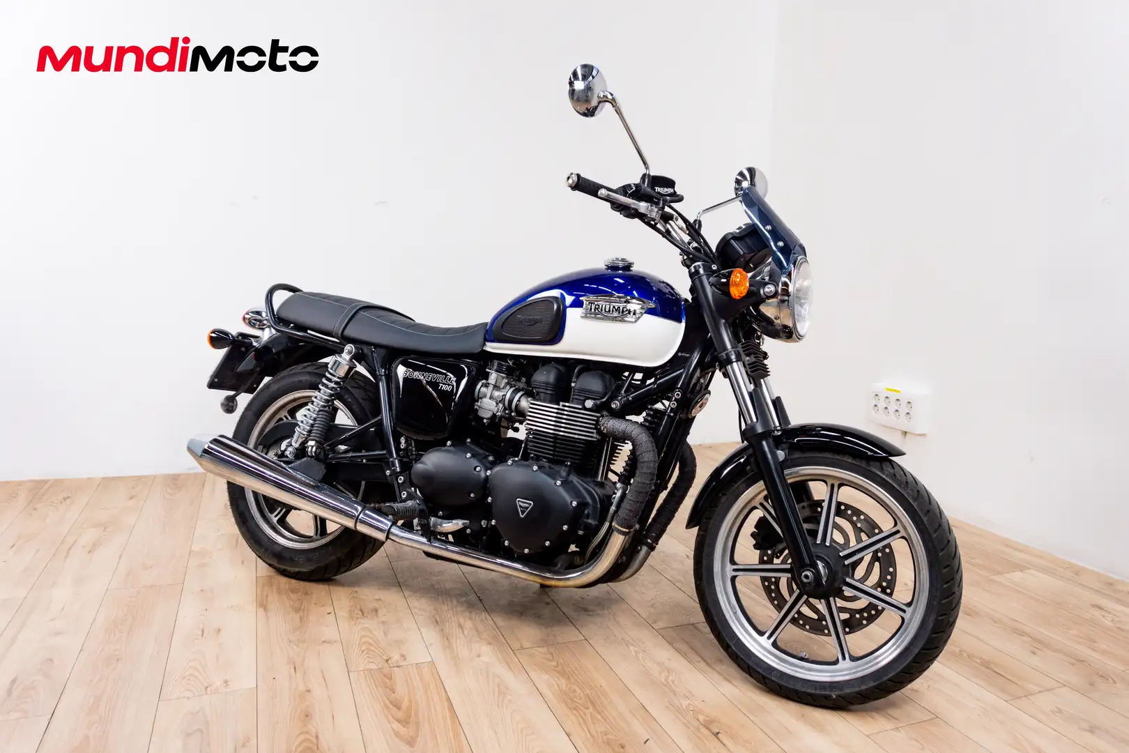 Triumph Bonneville T100 - 2