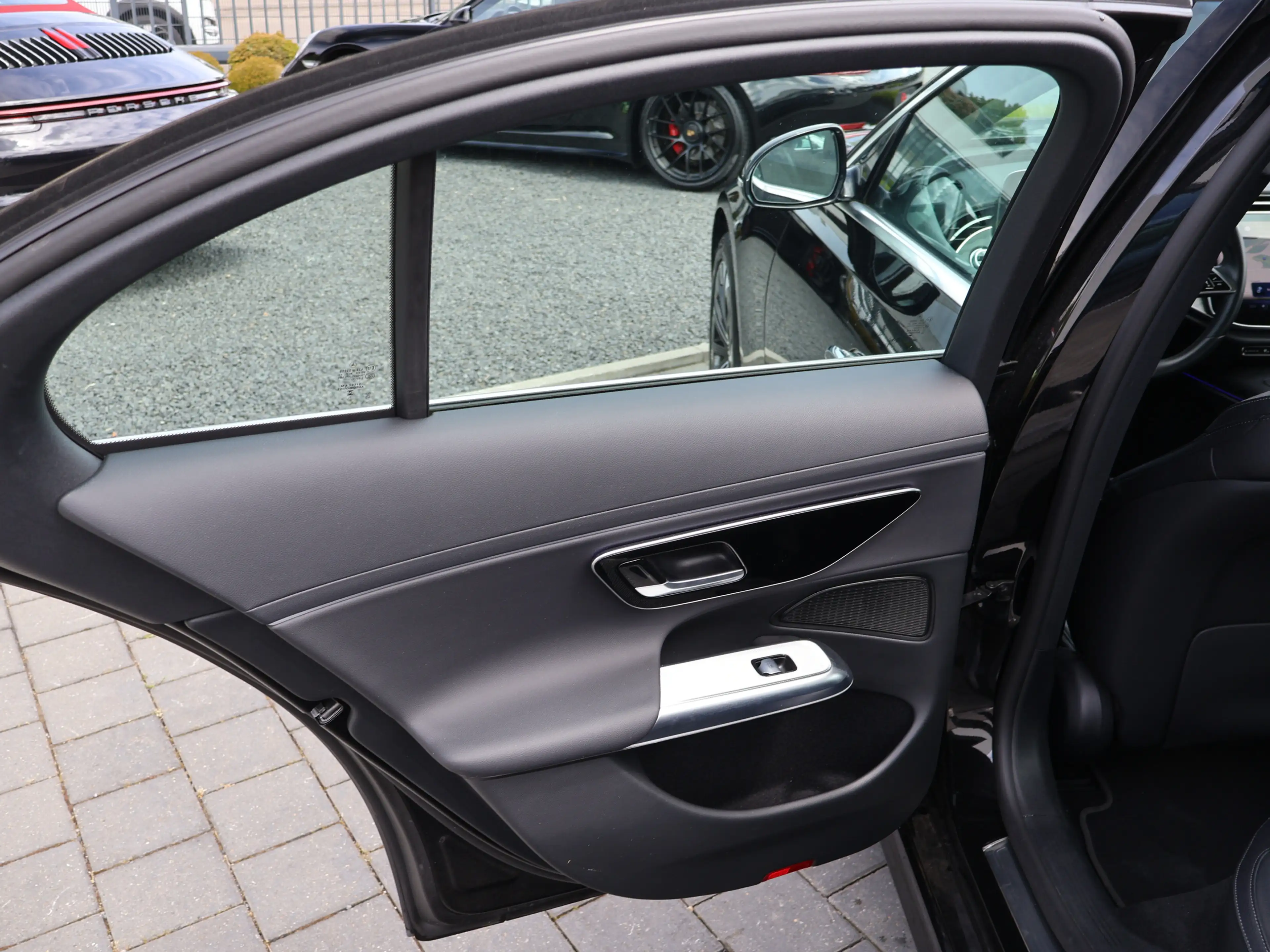 Mercedes-Benz E 300 de 4Matic Avantgarde Adv. KeyGo-Kamera-LED — photo 15
