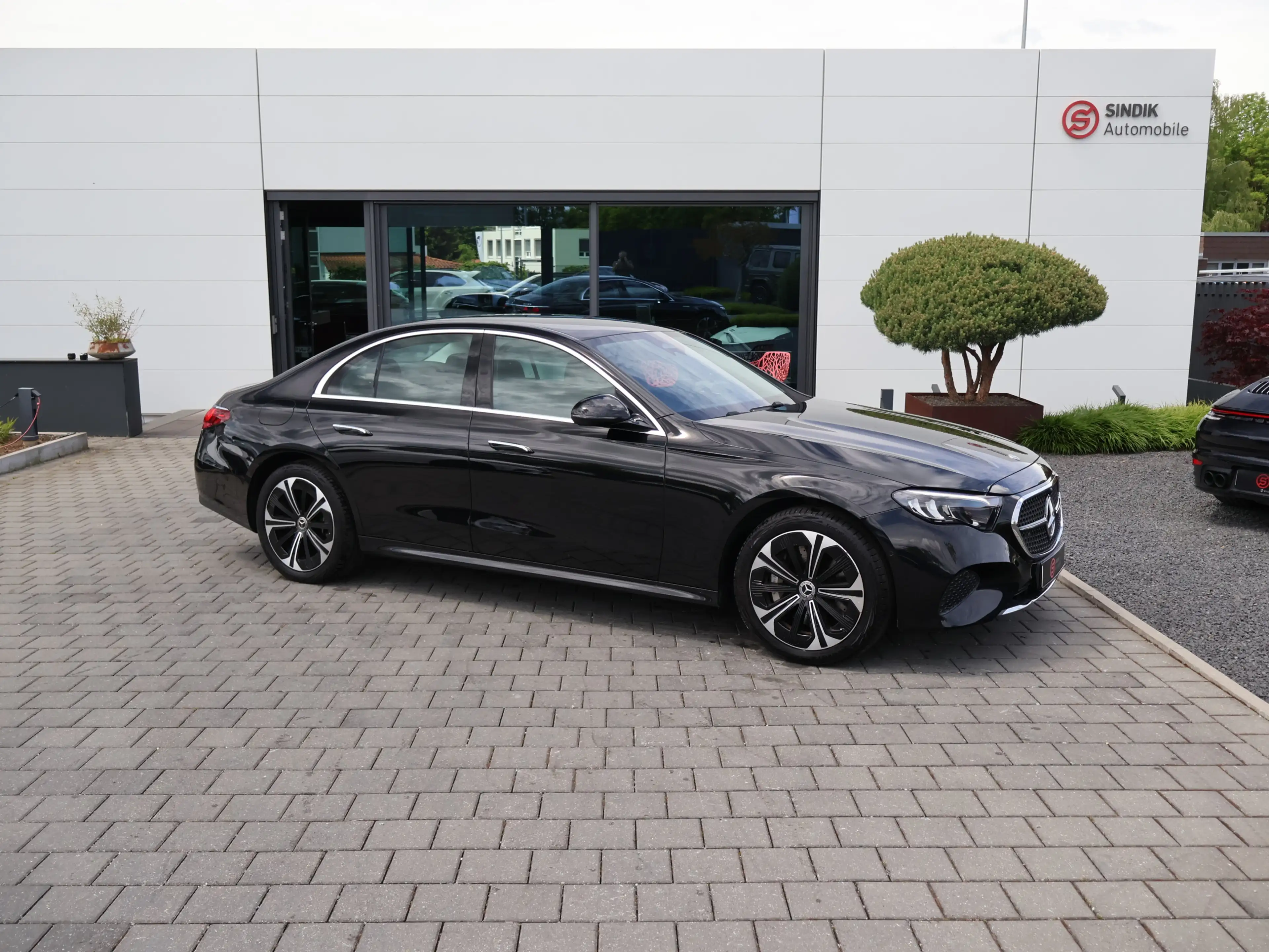 Mercedes-Benz E 300 de 4Matic Avantgarde Adv. KeyGo-Kamera-LED — photo 2